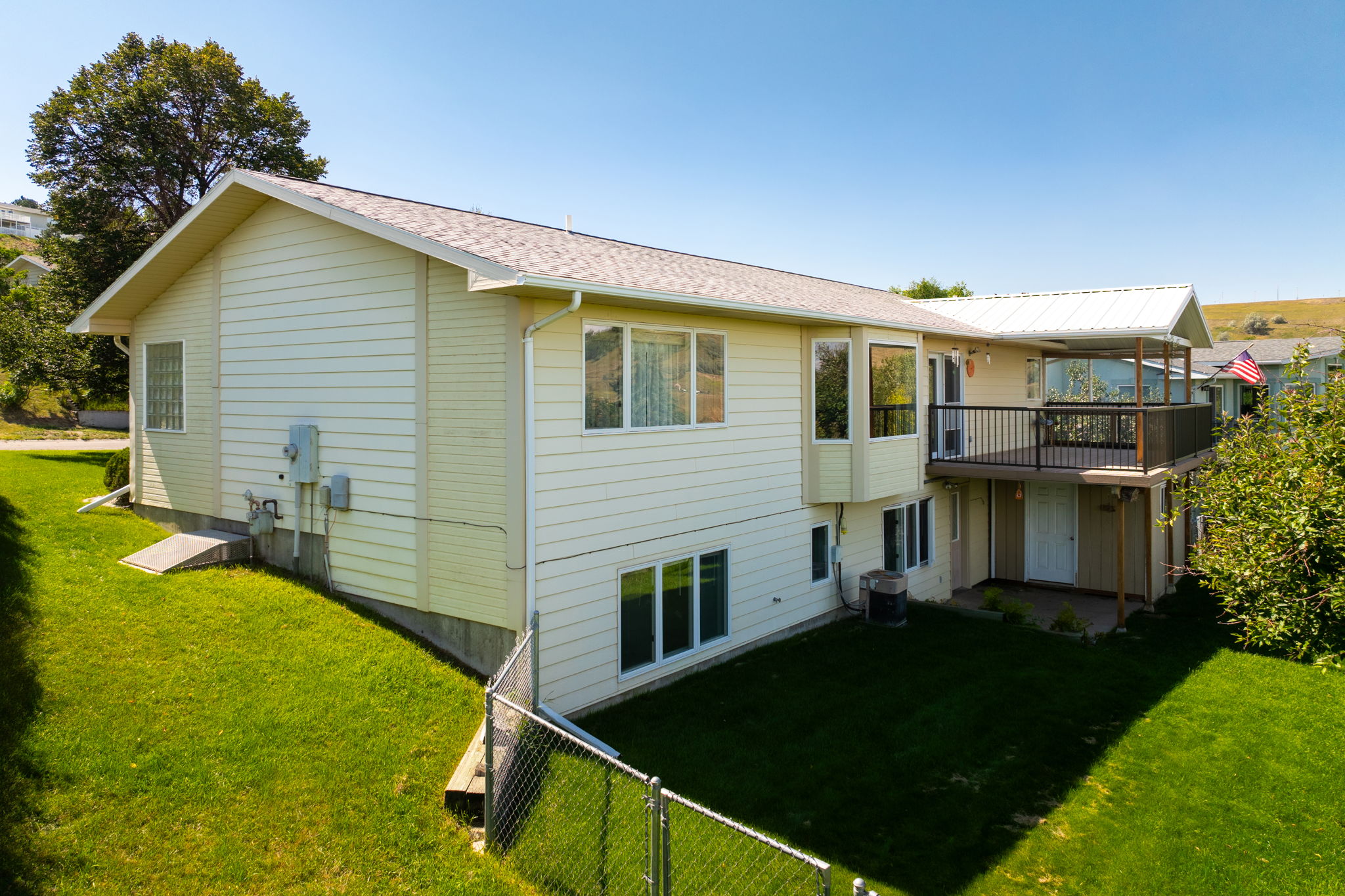 2729 Greenbriar Drive Property Photo 8
