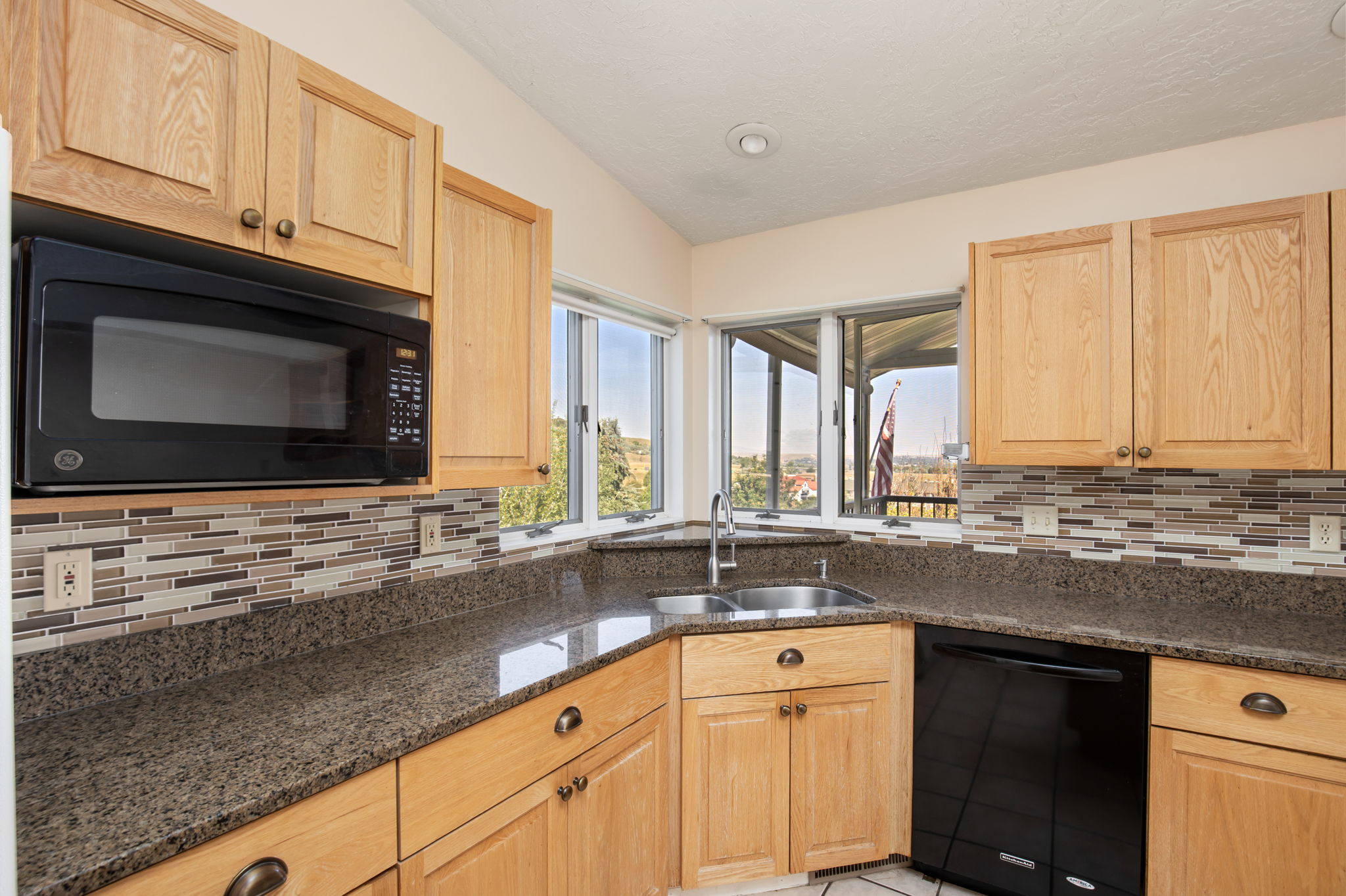 2729 Greenbriar Drive Property Photo 29