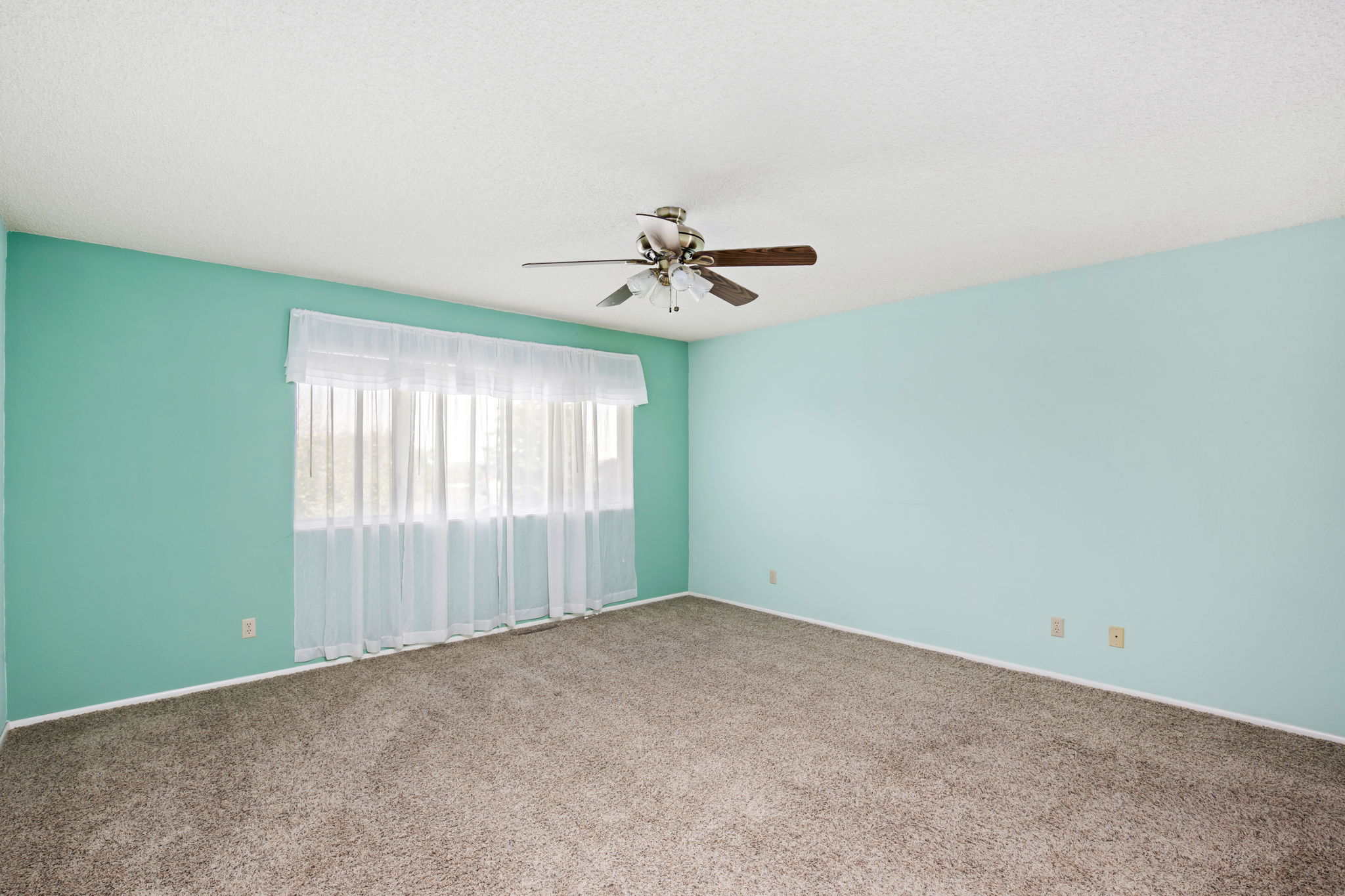 2729 Greenbriar Drive Property Photo 31