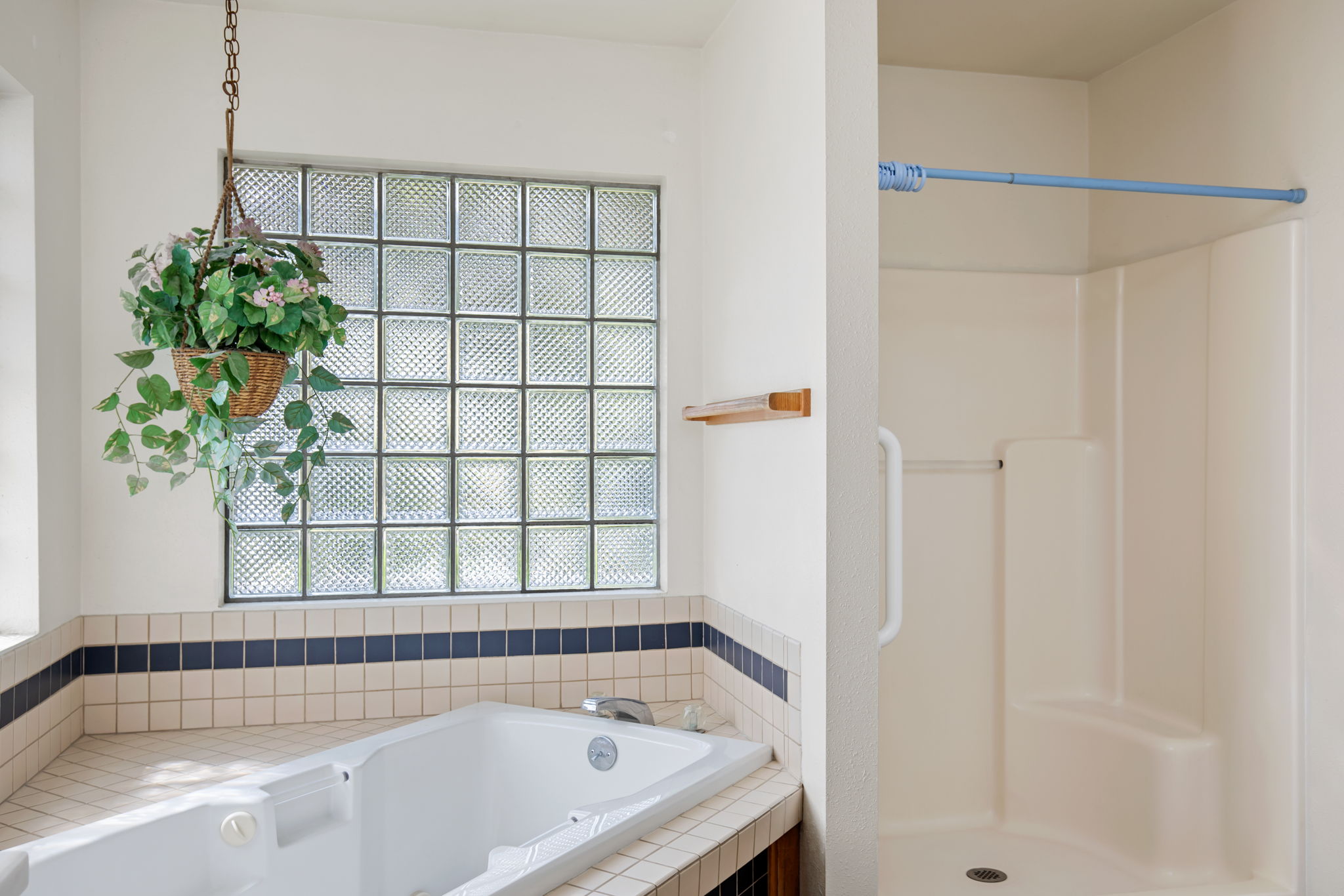2729 Greenbriar Drive Property Photo 34