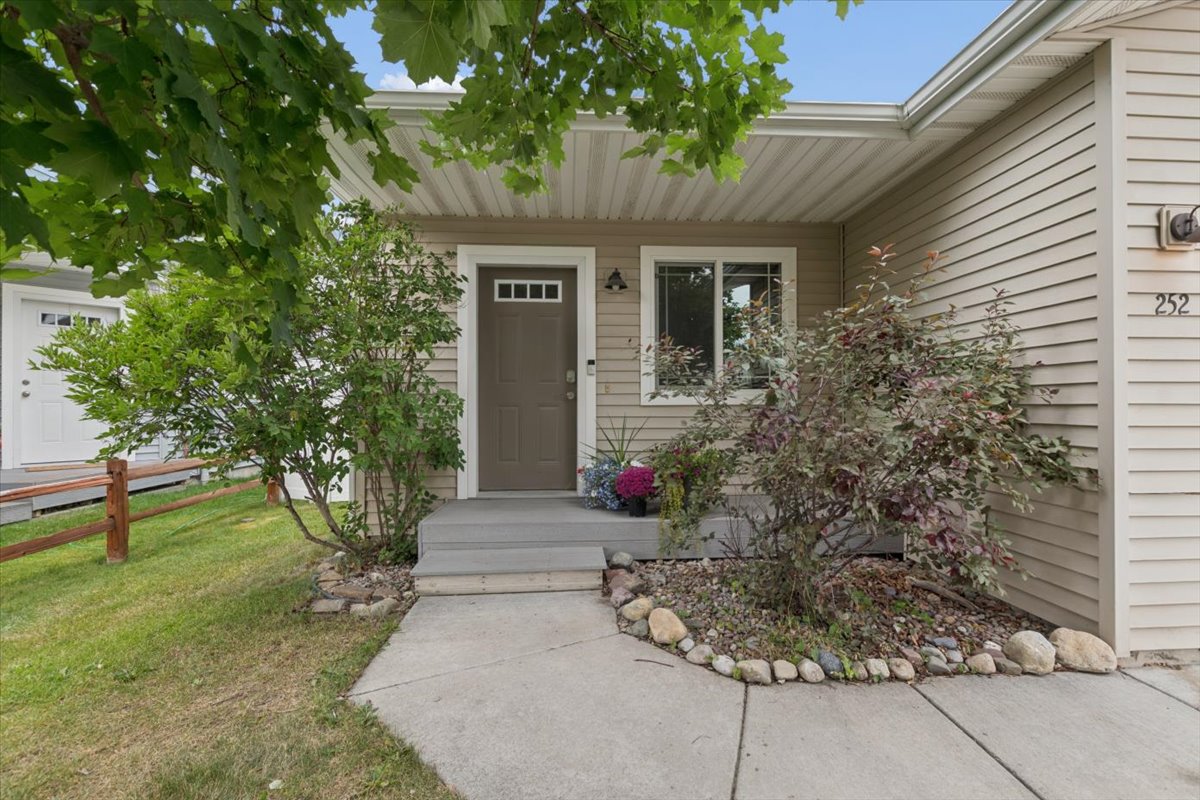 252 Empire Loop Property Photo 1