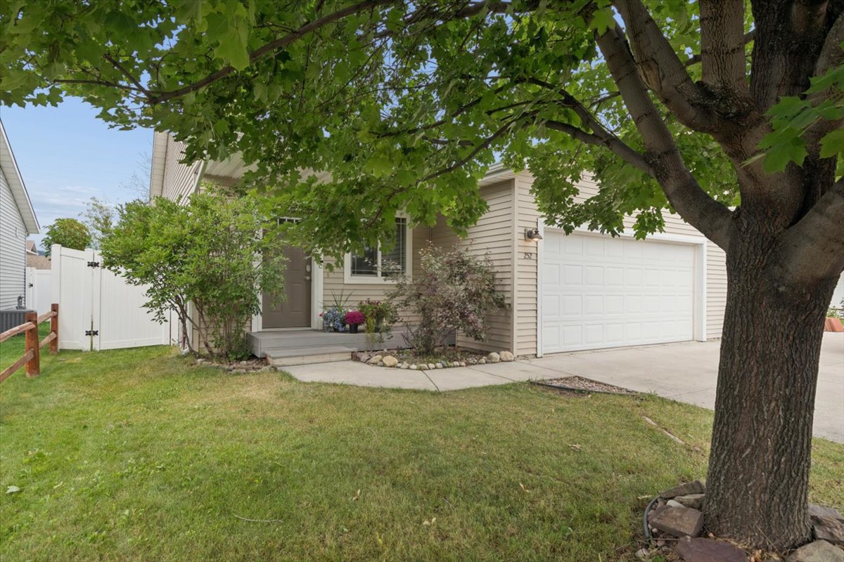 252 Empire Loop Property Photo 2