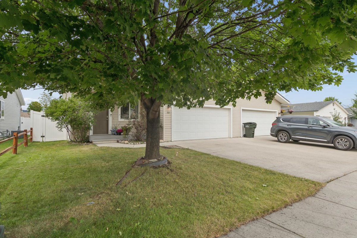 252 Empire Loop Property Photo 5