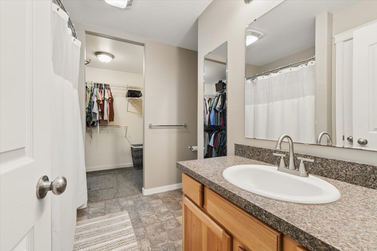 252 Empire Loop Property Photo 9