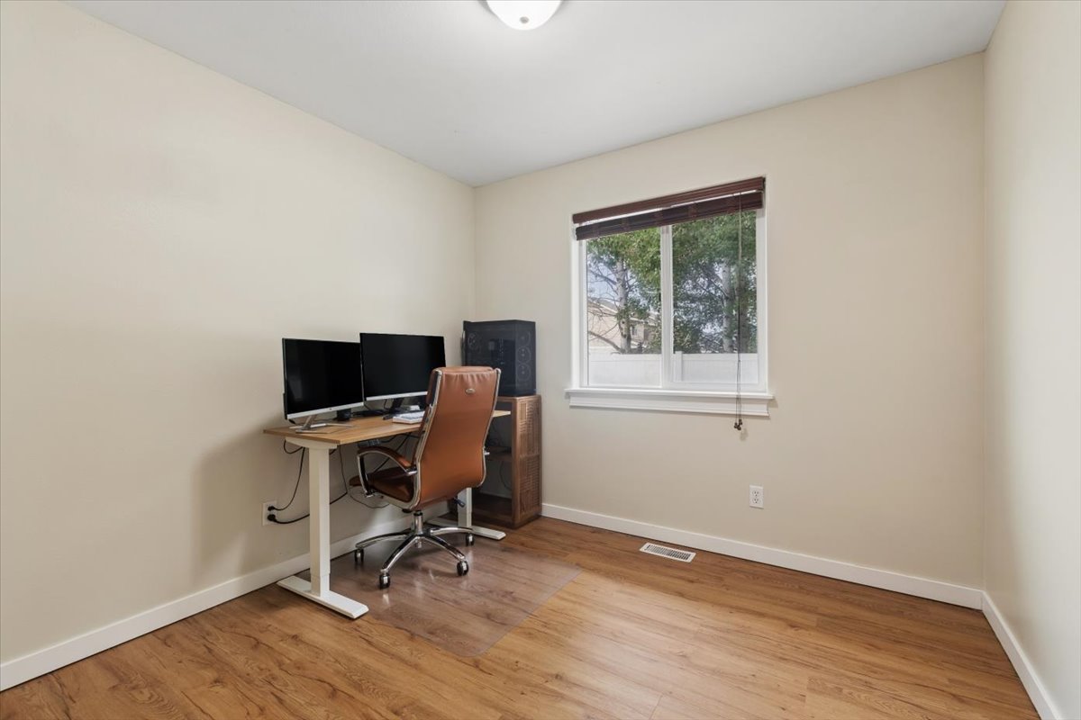 252 Empire Loop Property Photo 13