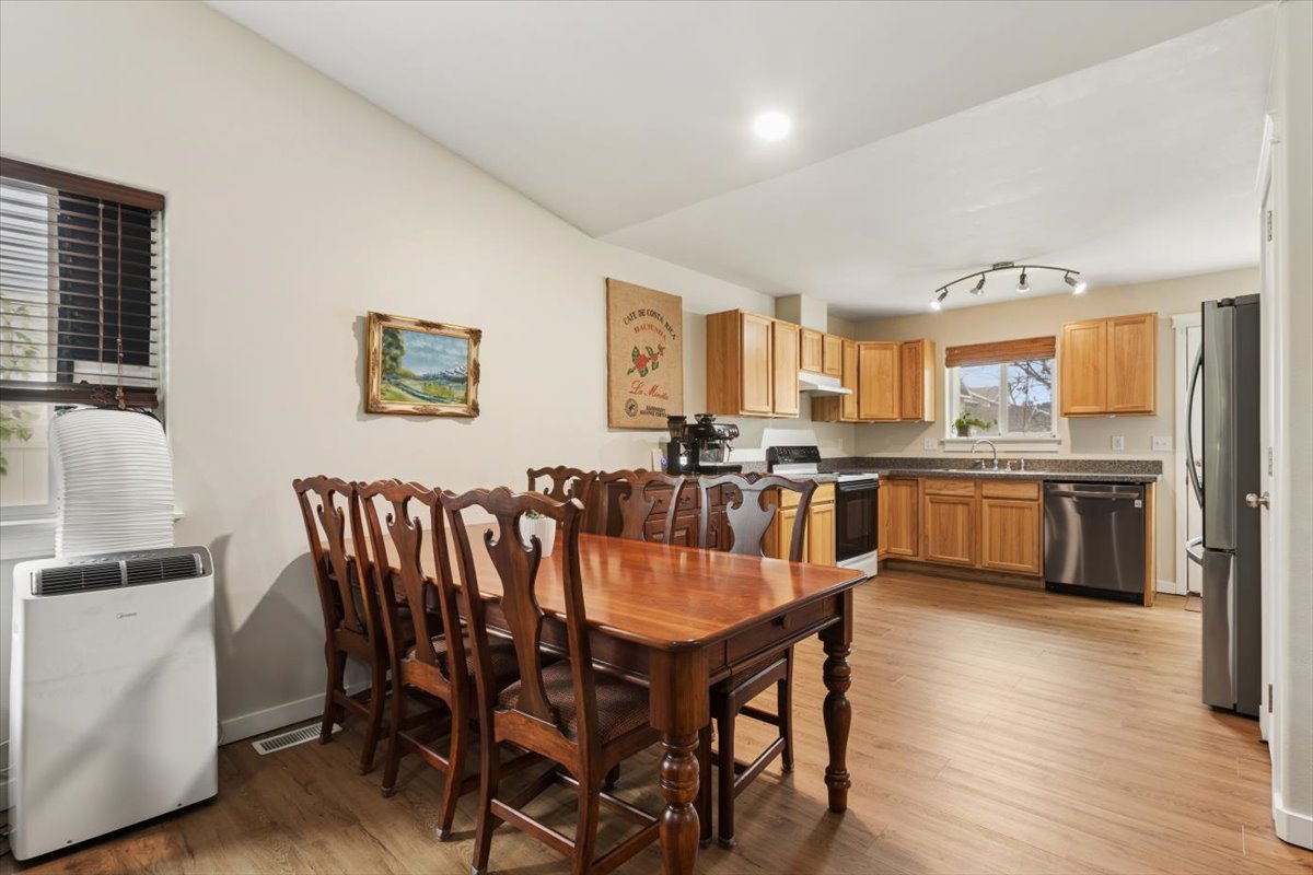 252 Empire Loop Property Photo 19