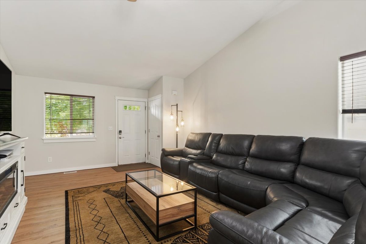 252 Empire Loop Property Photo 20