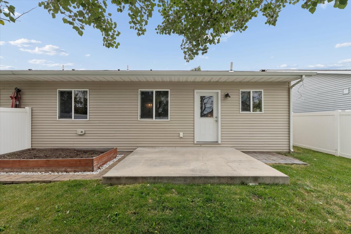 252 Empire Loop Property Photo 28