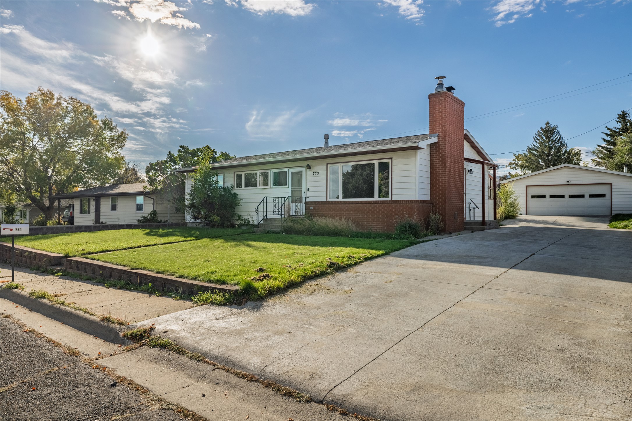 723 Cherry Avenue Property Photo 2
