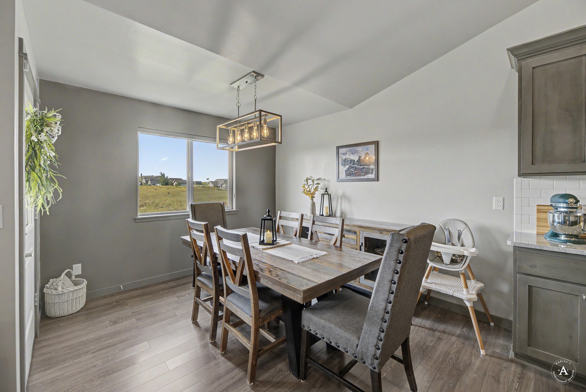 4245 Berkshire Road Property Photo 10