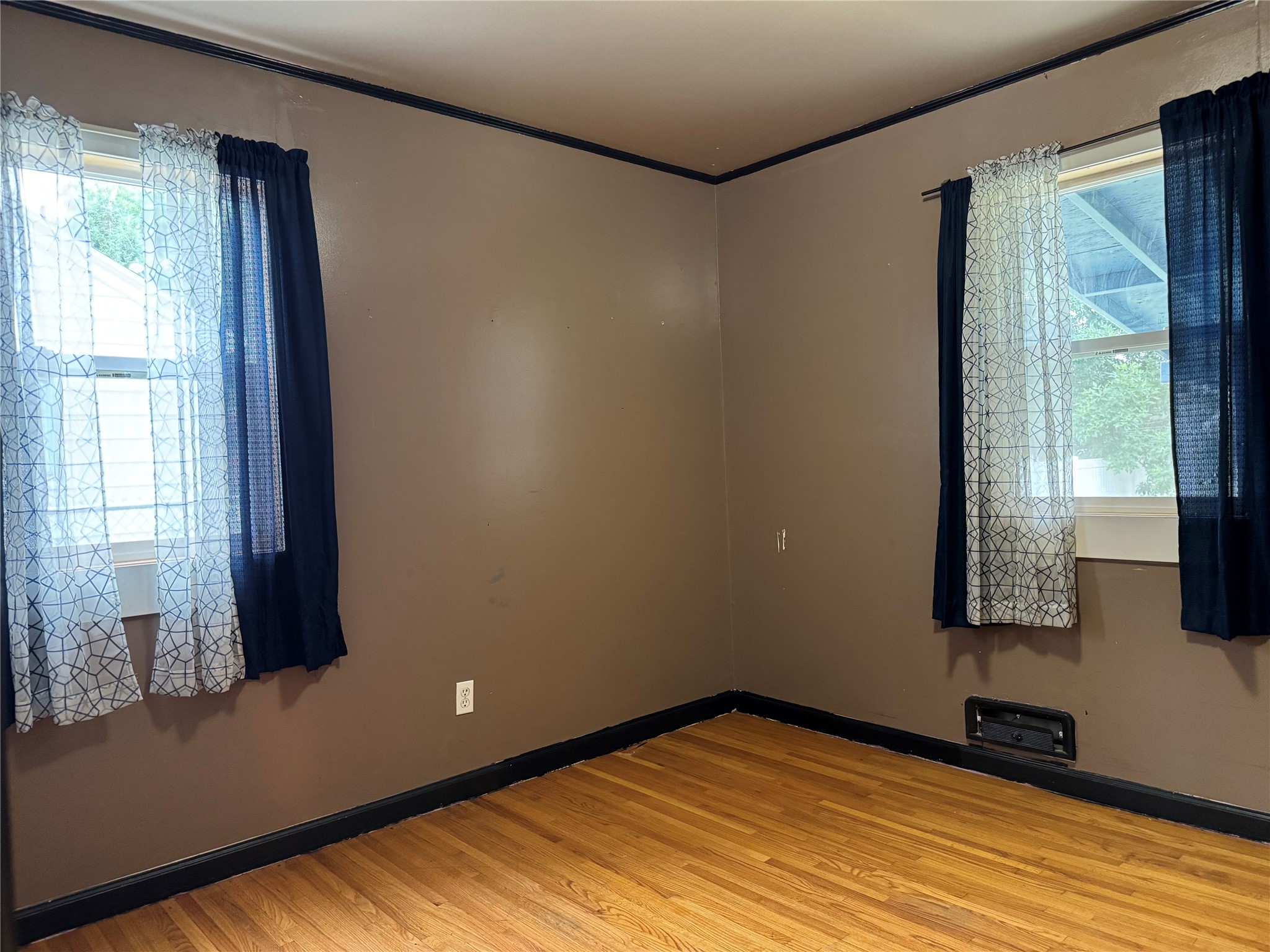 2304 8th Avenue N Property Photo 9