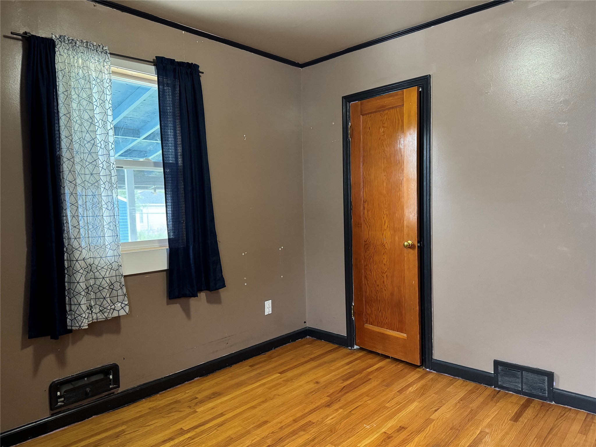 2304 8th Avenue N Property Photo 10