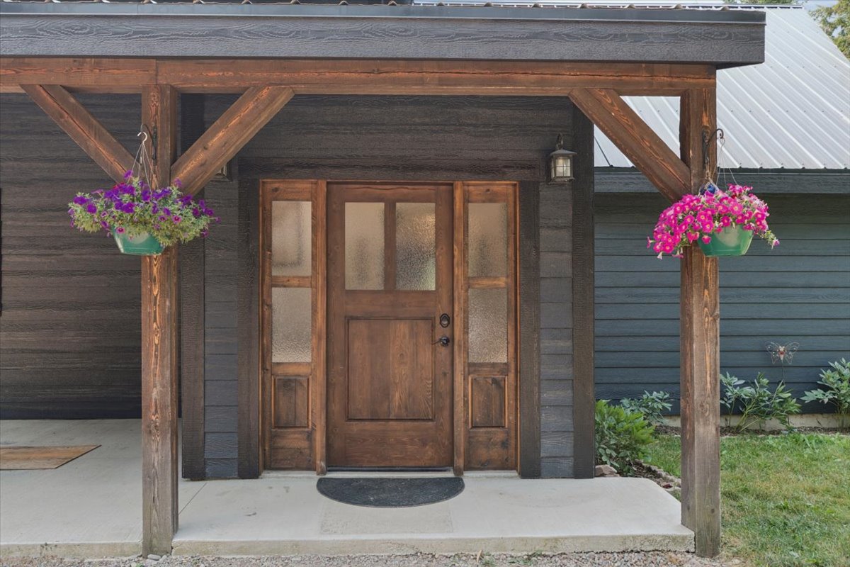 2034 Foothill Road Property Photo 3