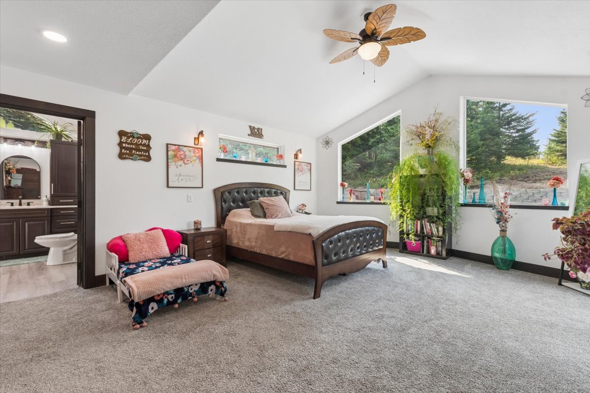 2034 Foothill Road Property Photo 16
