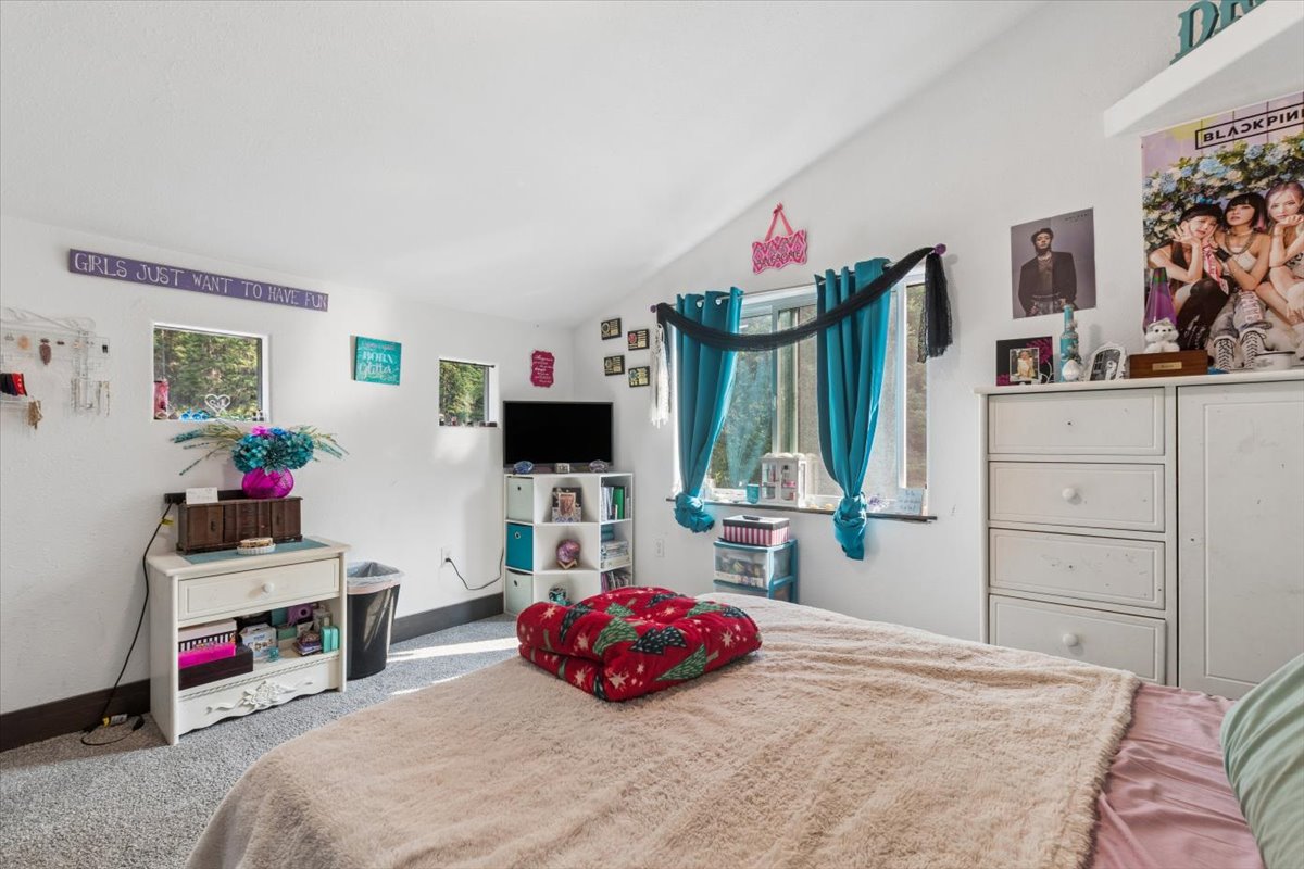 2034 Foothill Road Property Photo 26