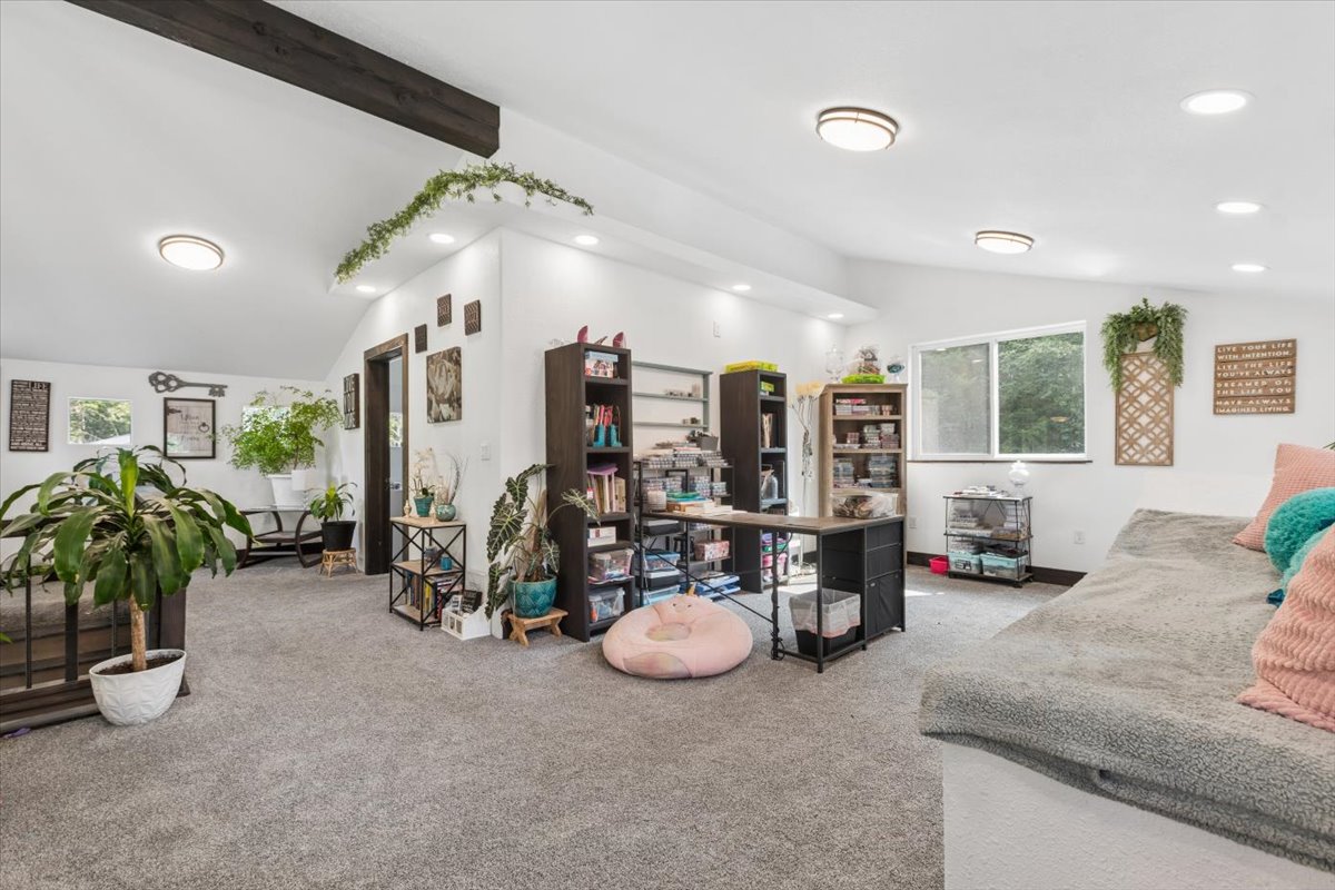 2034 Foothill Road Property Photo 29