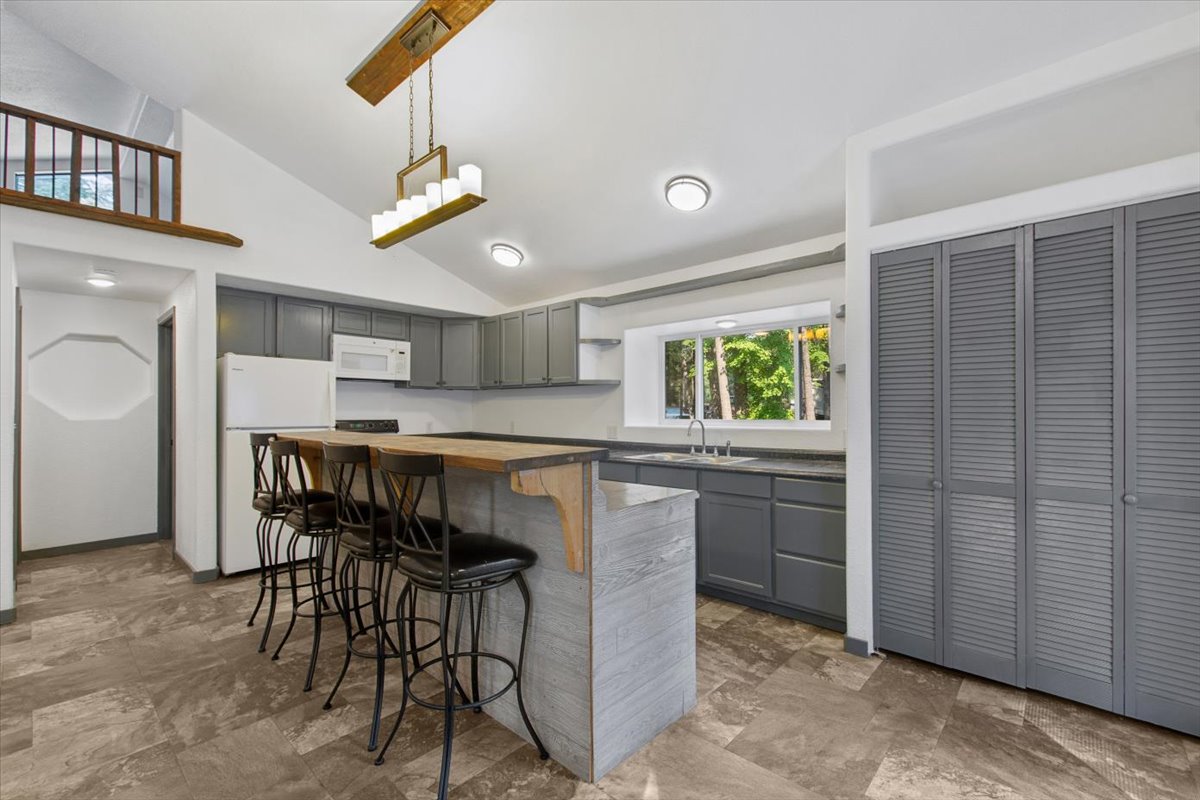 2034 Foothill Road Property Photo 35