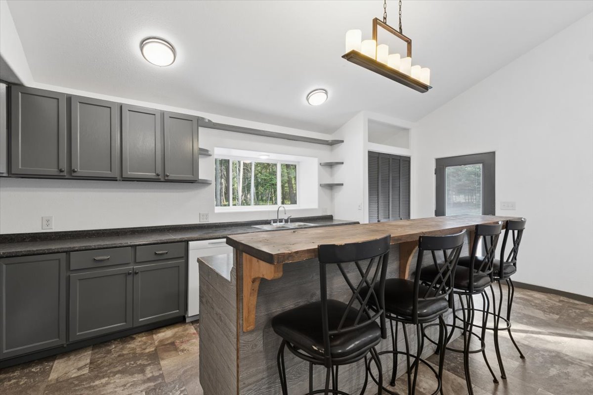 2034 Foothill Road Property Photo 36