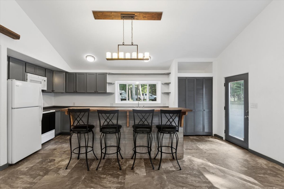 2034 Foothill Road Property Photo 37