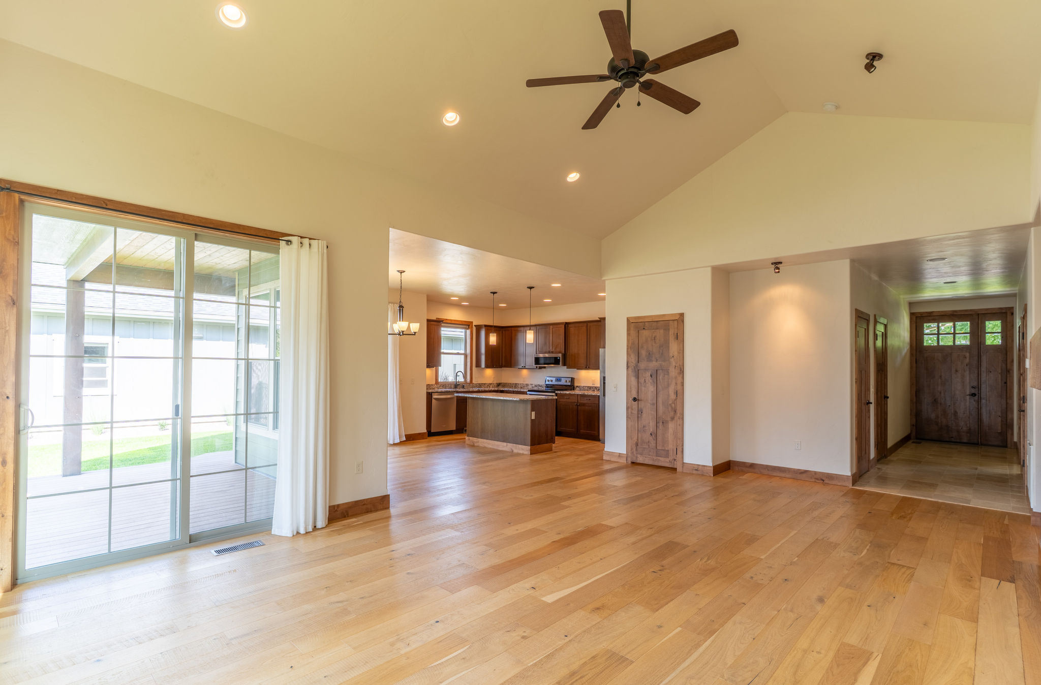 204 Bluebunch Court Property Photo 6