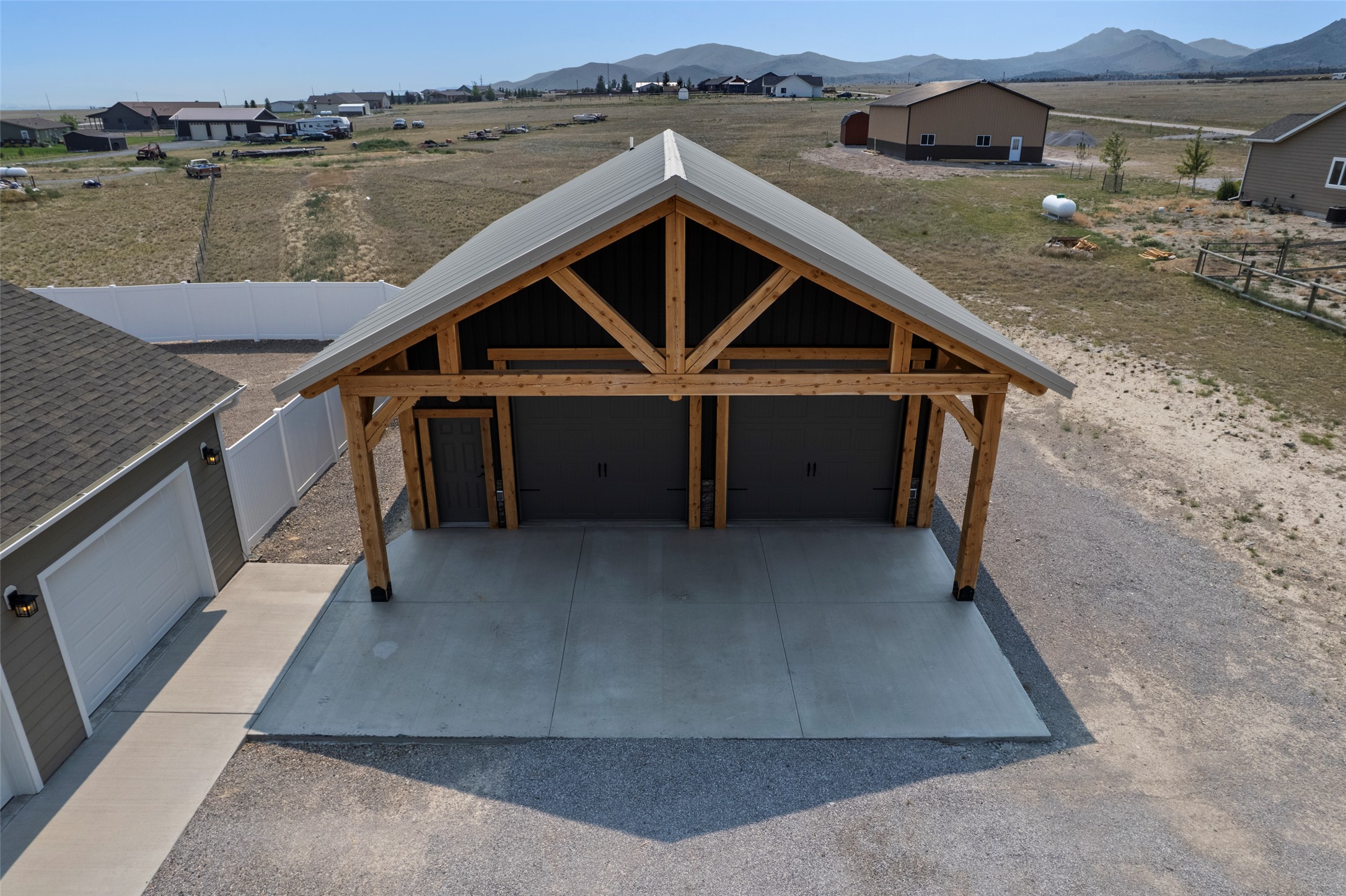 9 Blackfoot Trail Property Photo 3
