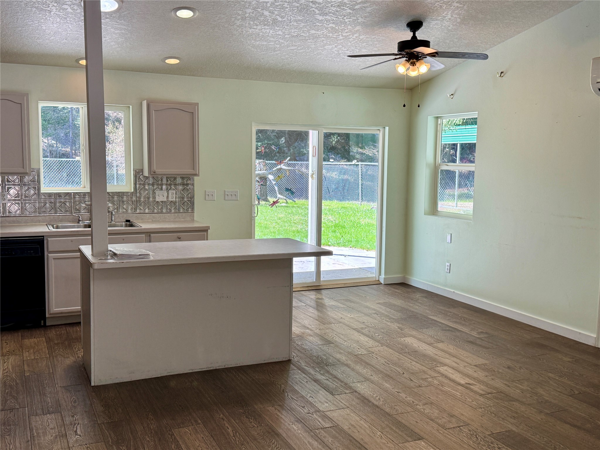 320 Remps Road Property Photo 14