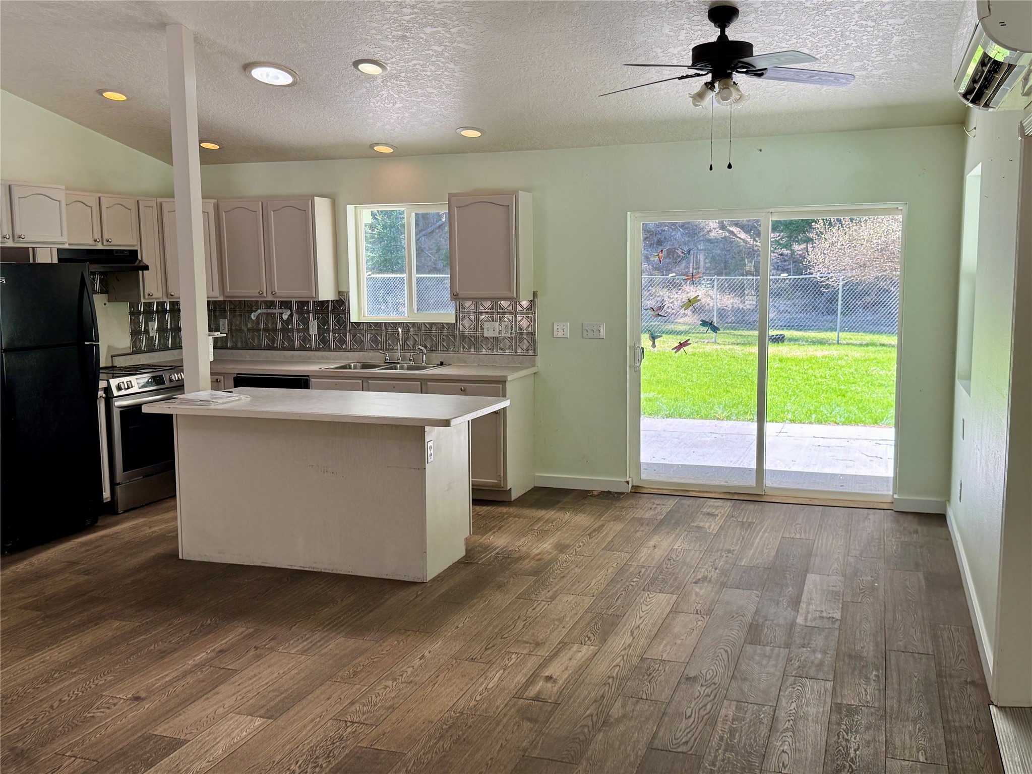320 Remps Road Property Photo 15