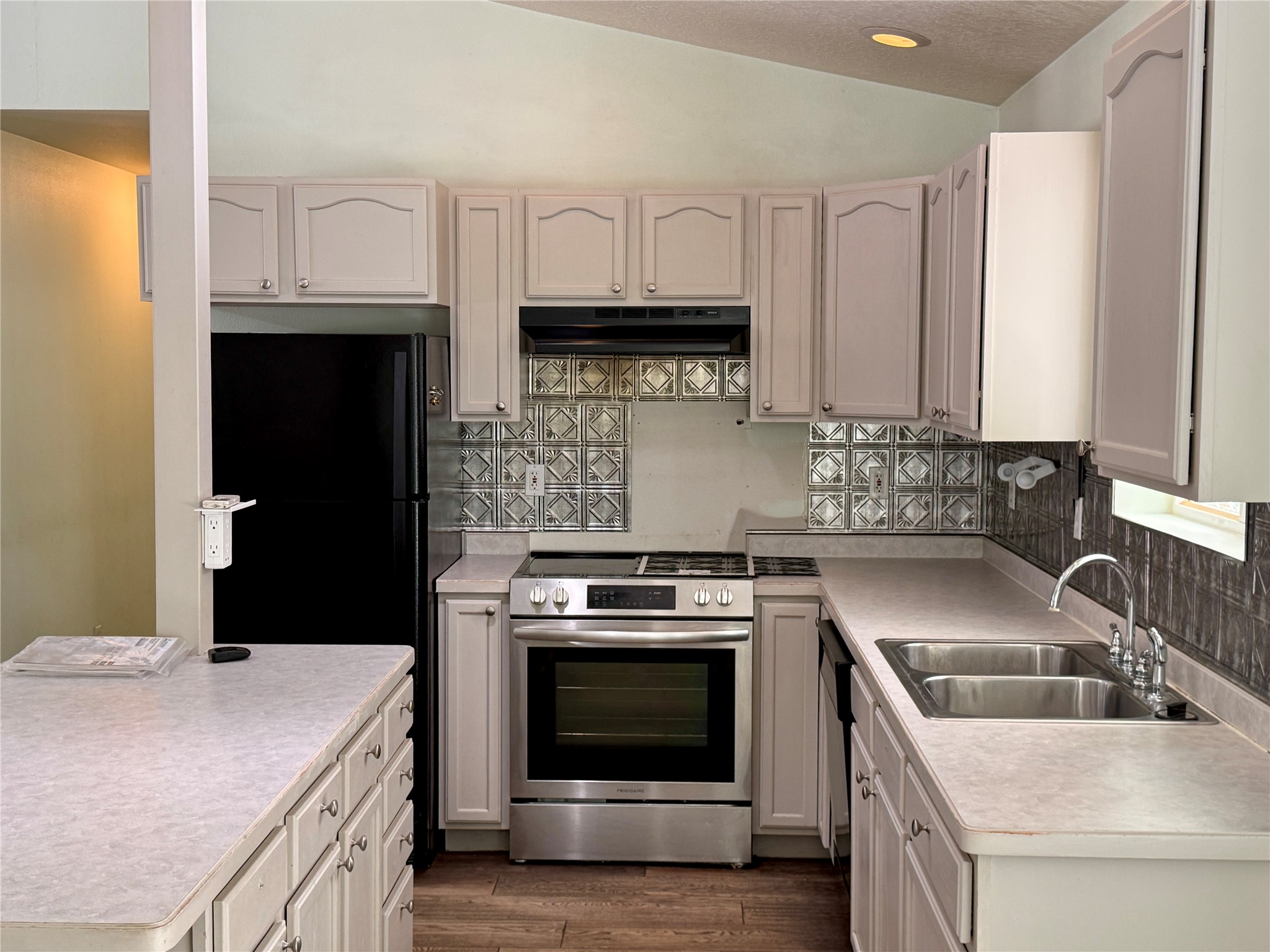 320 Remps Road Property Photo 16