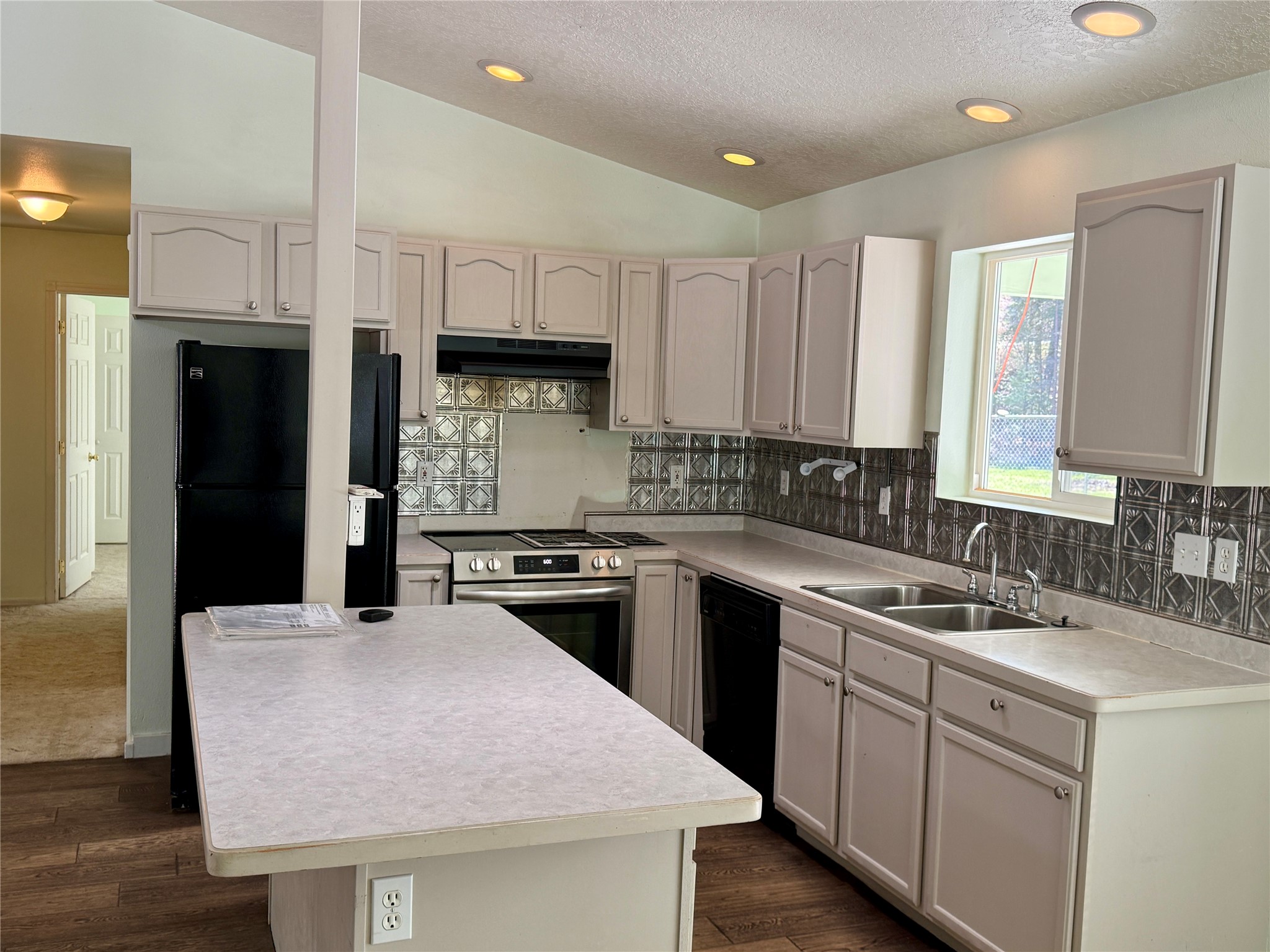 320 Remps Road Property Photo 17