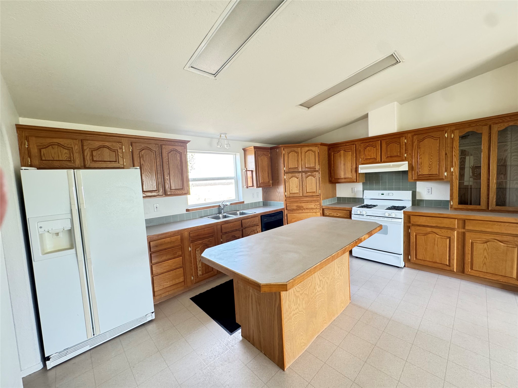 7155 Montana Avenue Property Photo 6