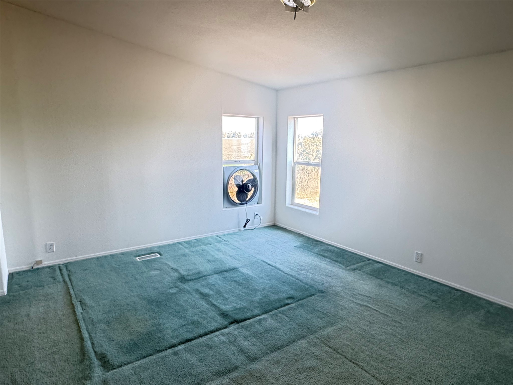 7155 Montana Avenue Property Photo 7