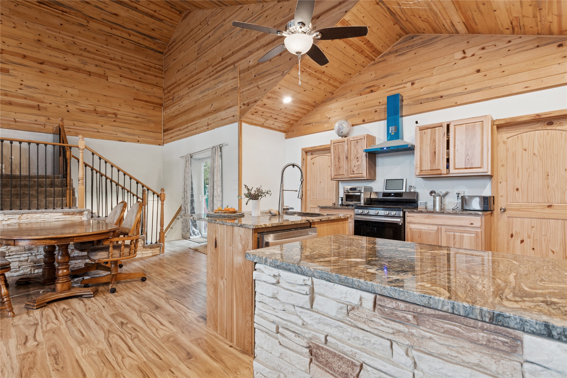 150 Whisper Ridge Drive Property Photo 4