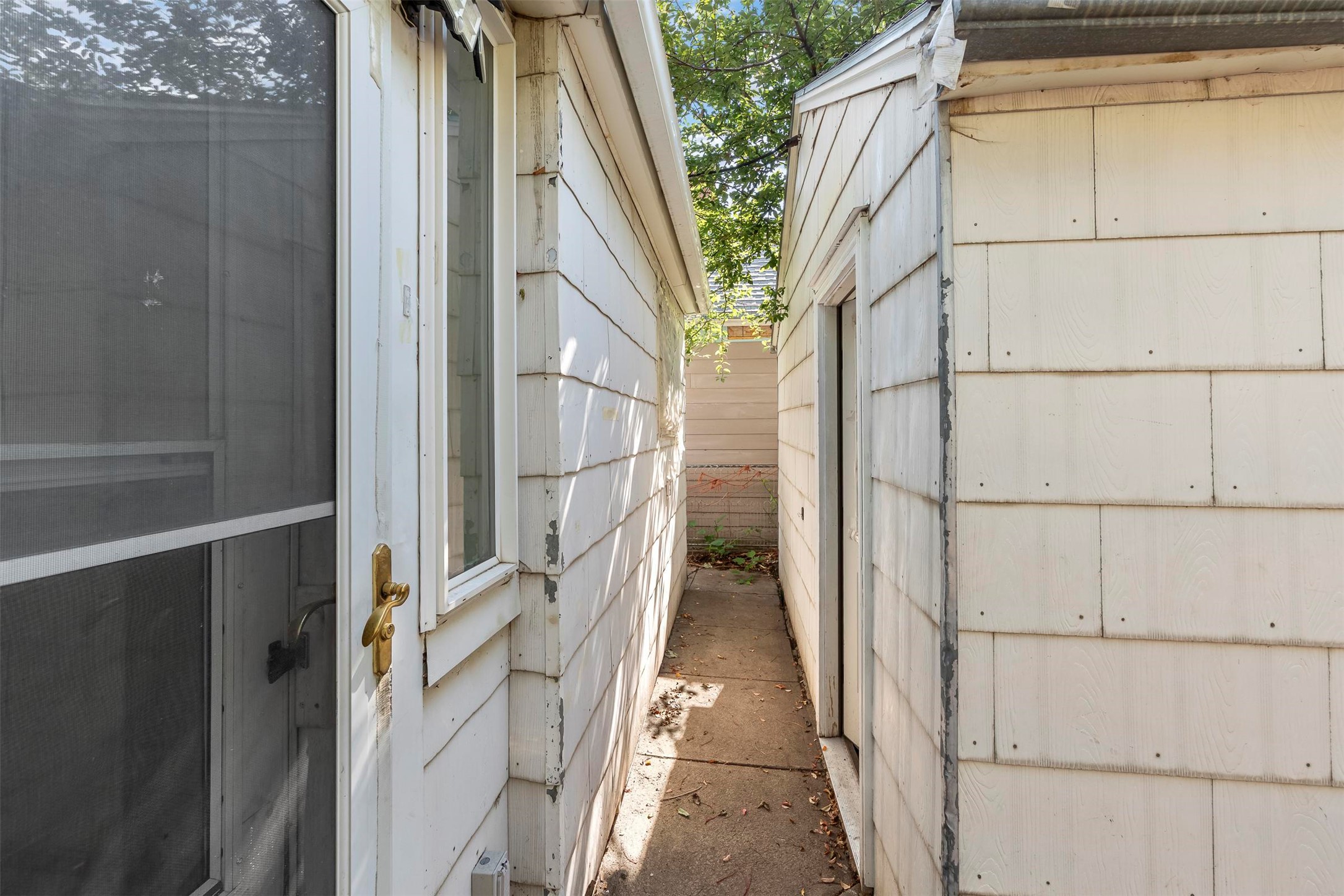 1003 E 3rd Street Property Photo 9