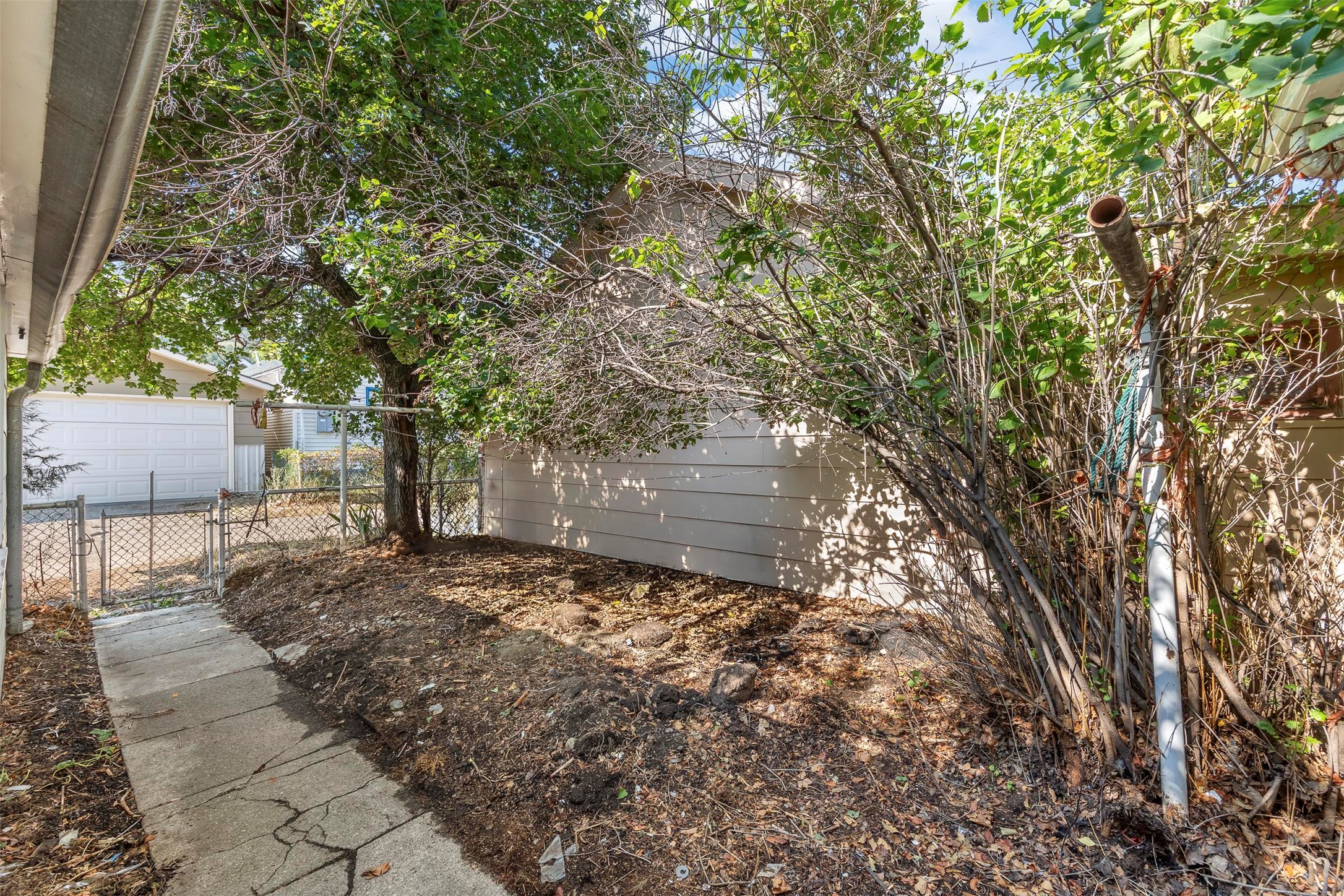 1003 E 3rd Street Property Photo 10
