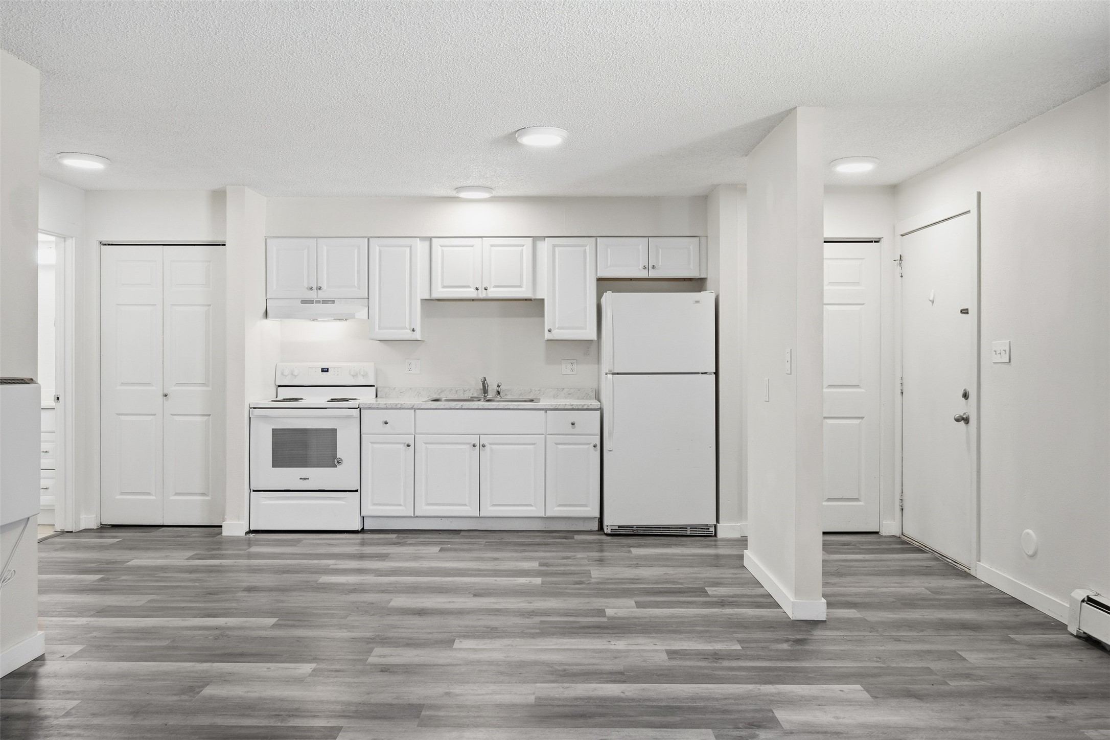 130 W Kent Avenue Property Photo 9