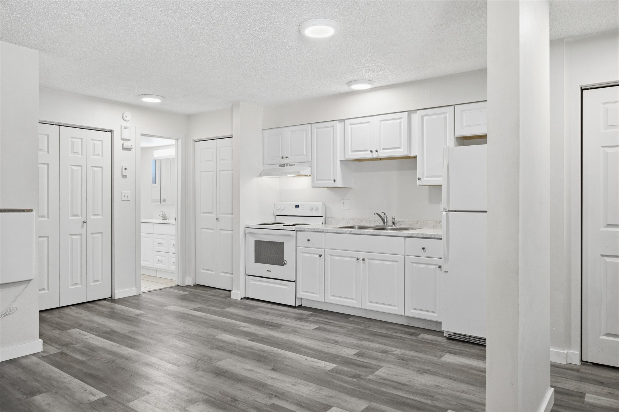 130 W Kent Avenue Property Photo 10