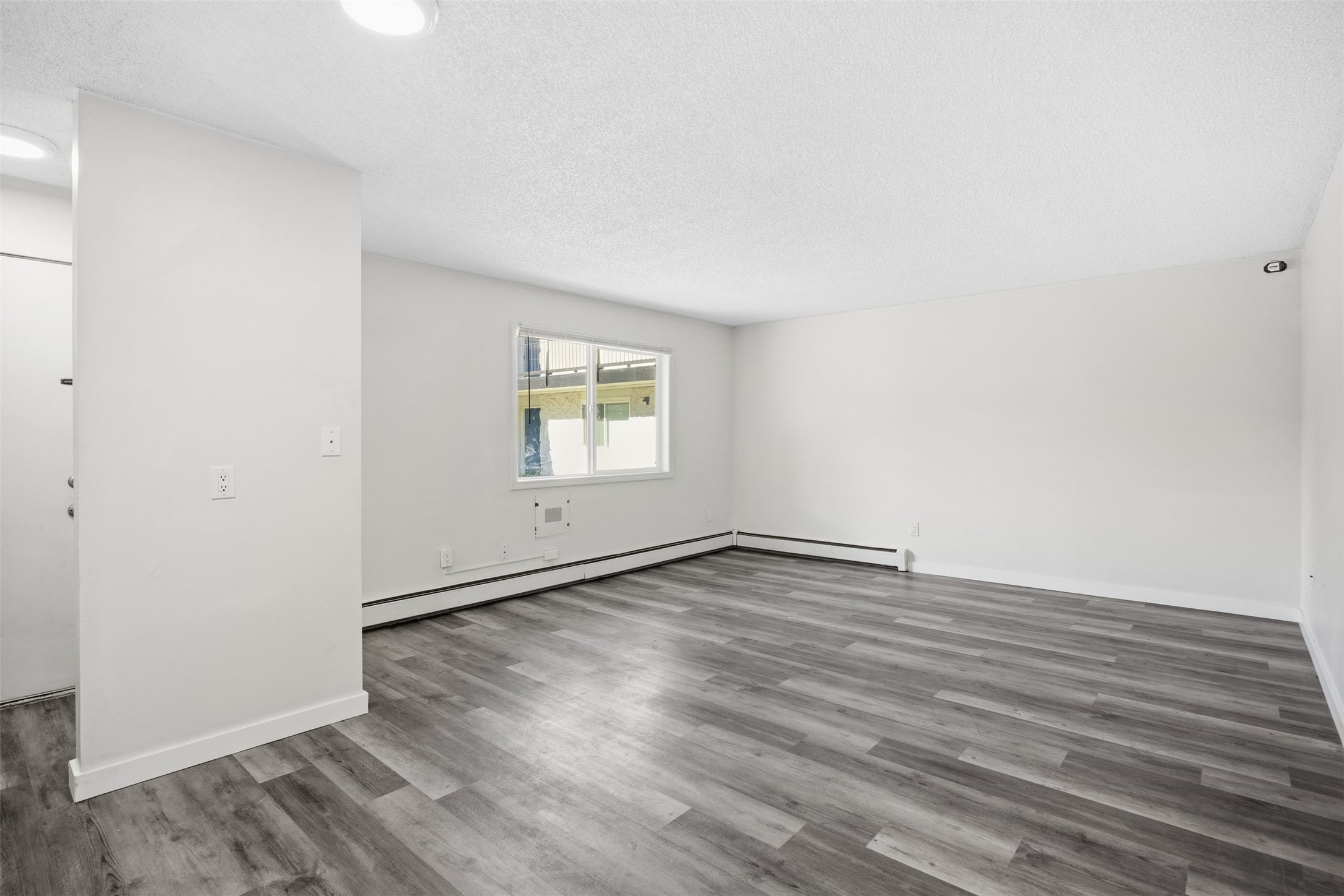 130 W Kent Avenue Property Photo 12