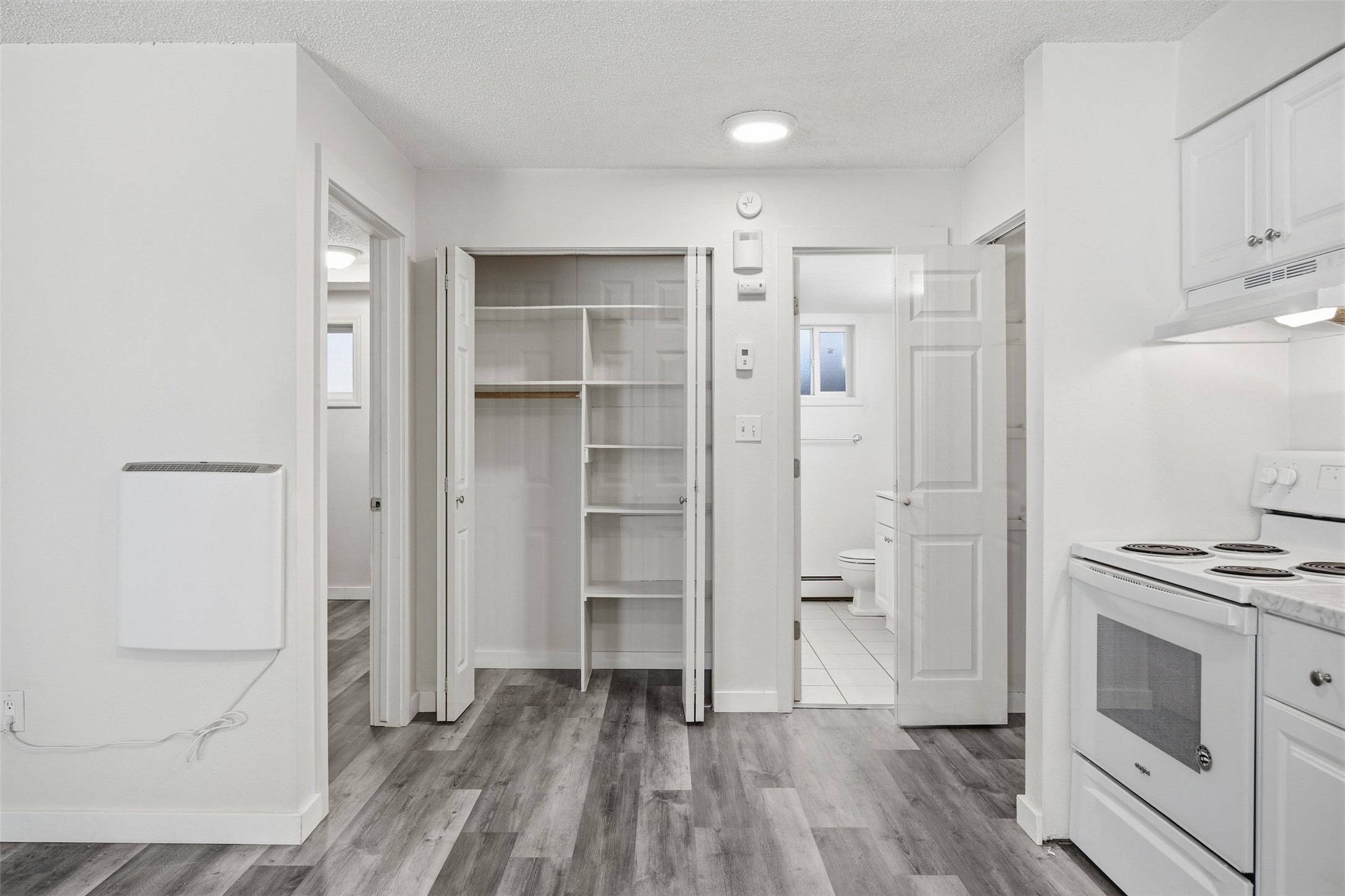 130 W Kent Avenue Property Photo 15