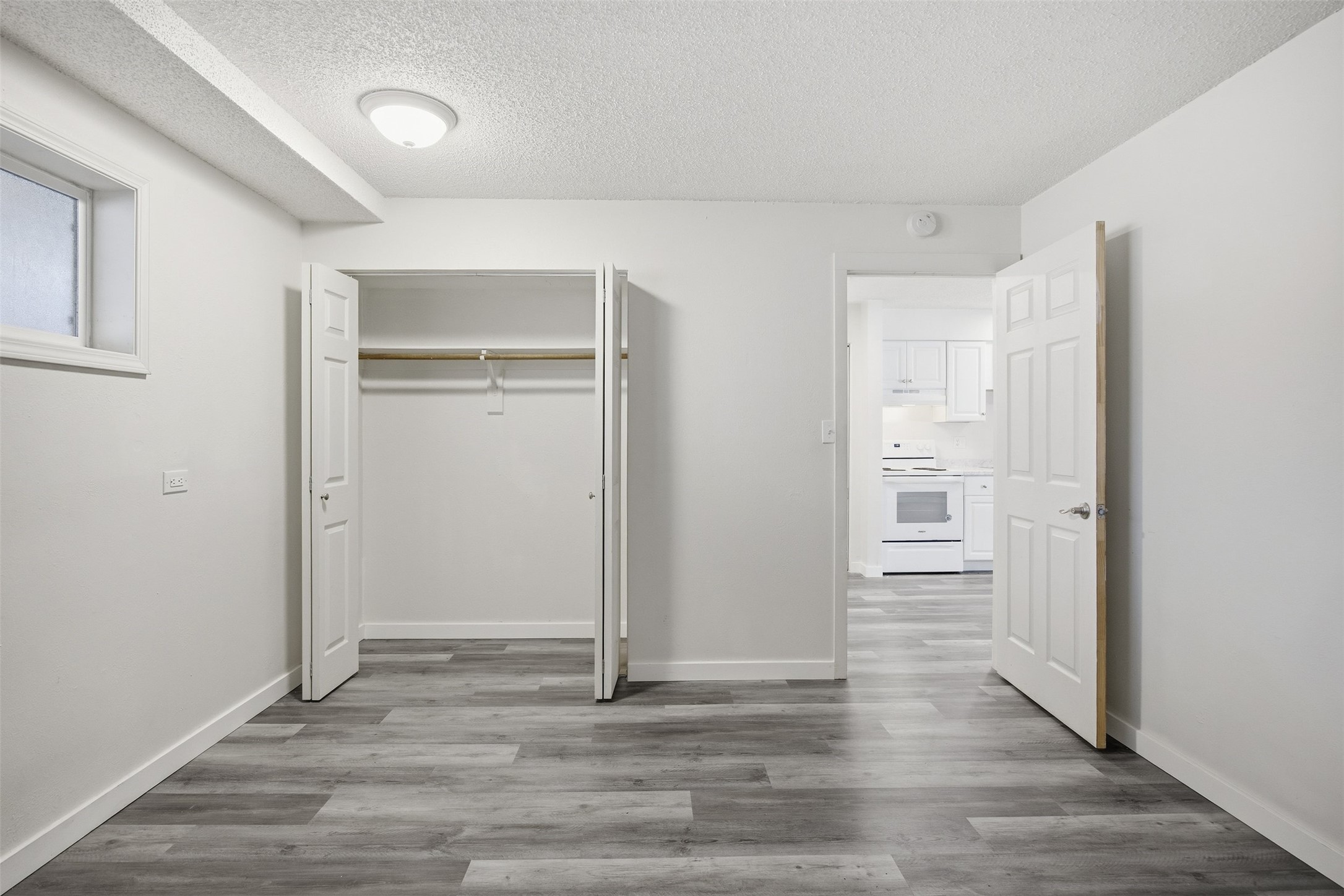 130 W Kent Avenue Property Photo 19
