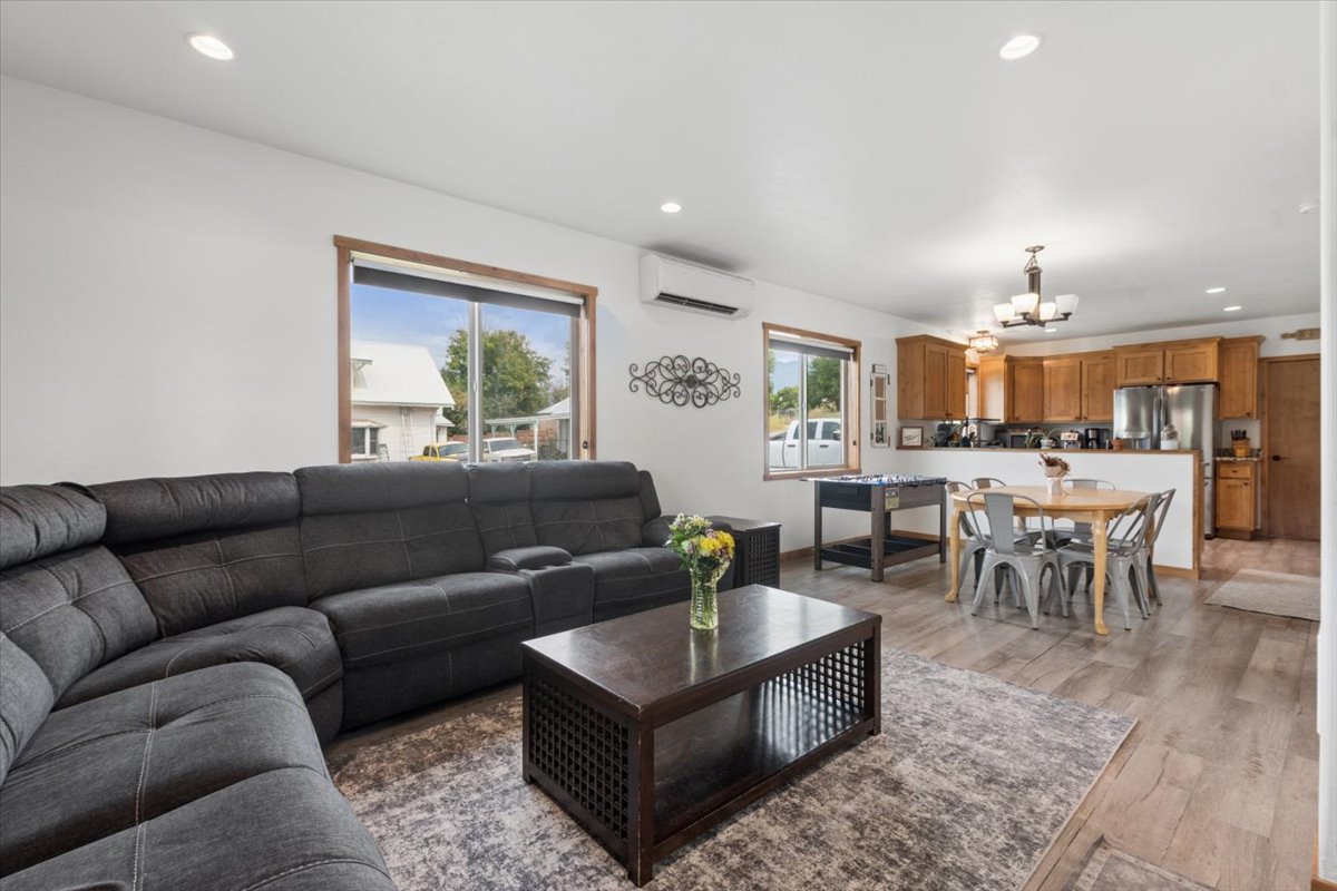 414 2nd Avenue E Property Photo 11