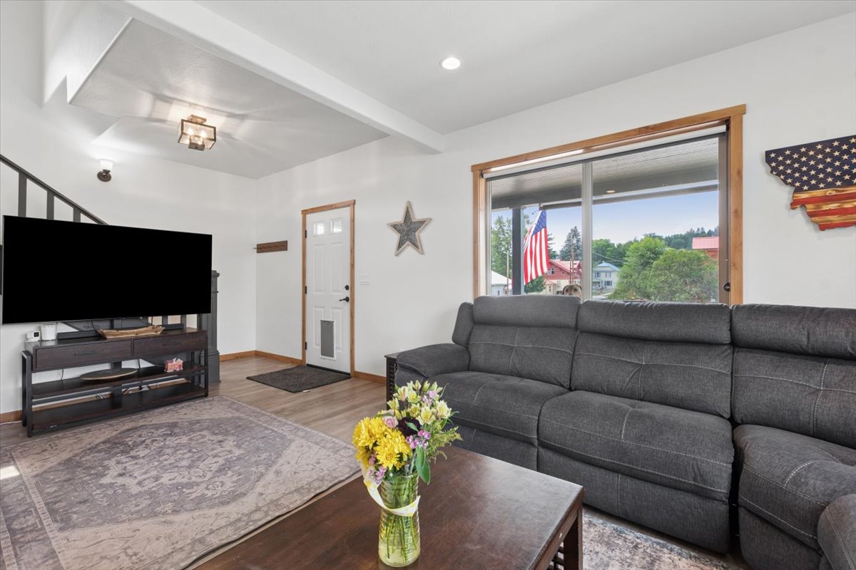 414 2nd Avenue E Property Photo 12