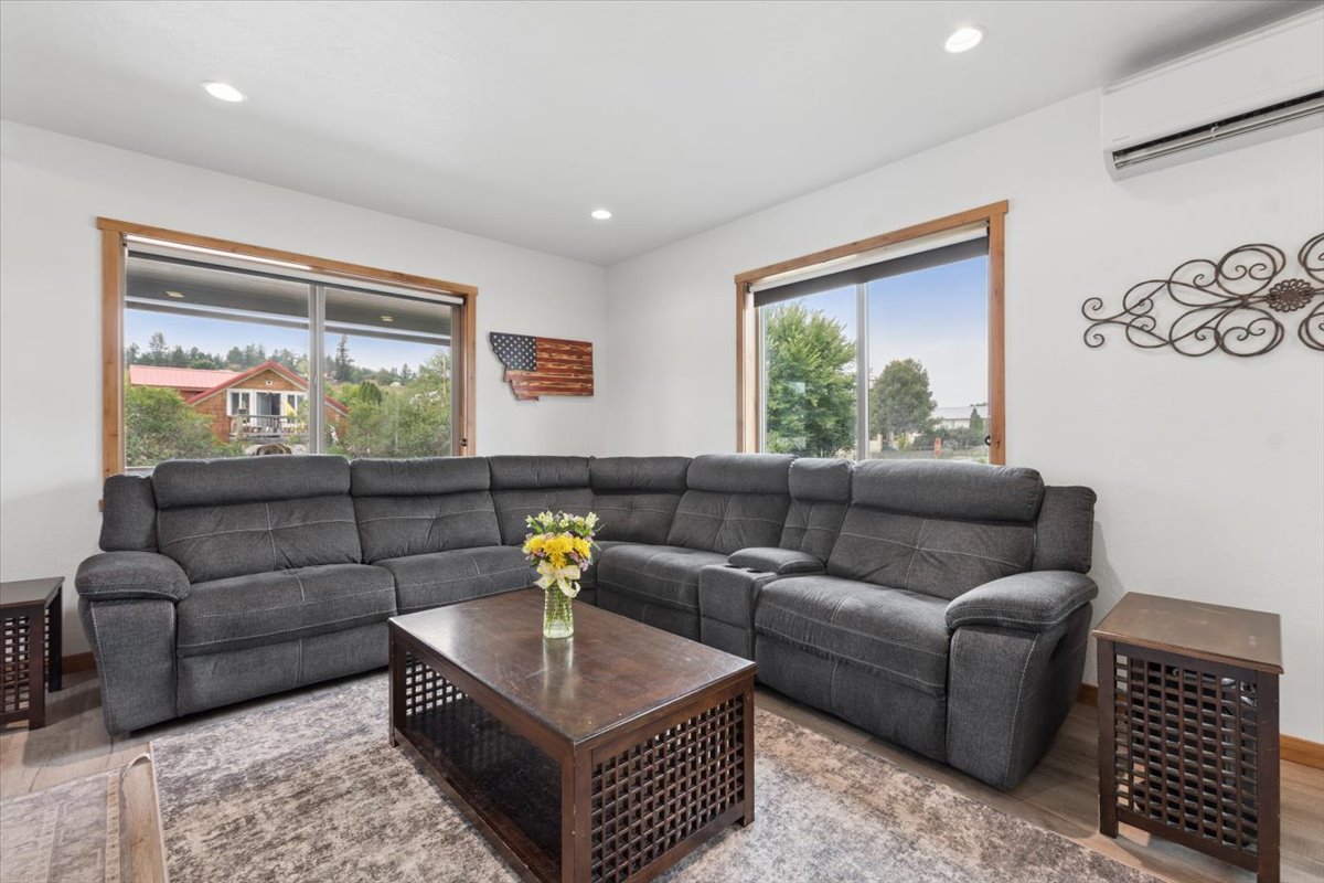 414 2nd Avenue E Property Photo 13