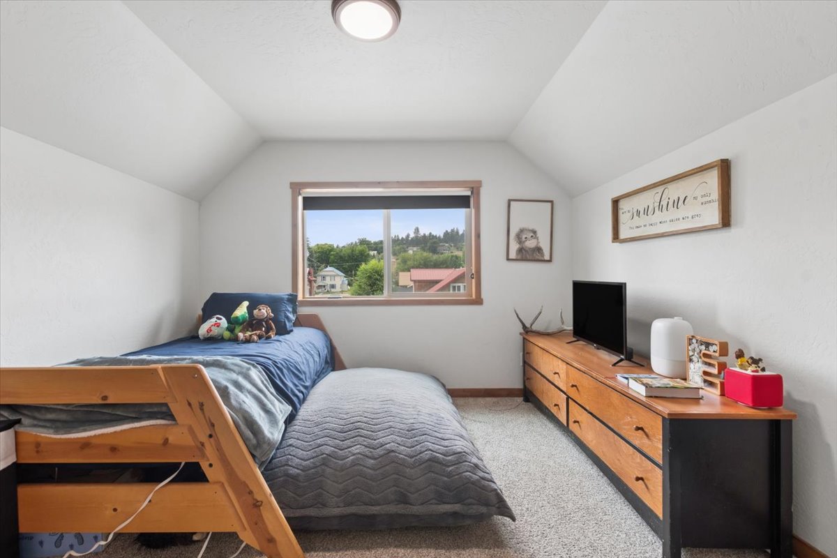 414 2nd Avenue E Property Photo 18