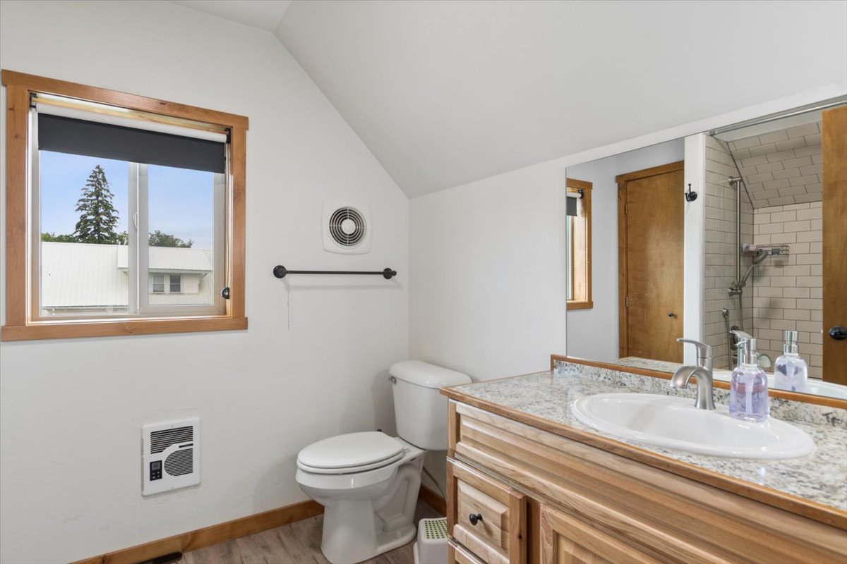414 2nd Avenue E Property Photo 20
