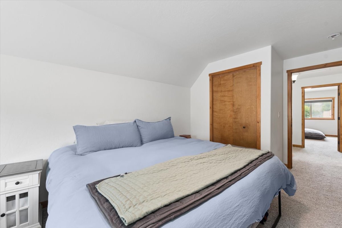 414 2nd Avenue E Property Photo 24