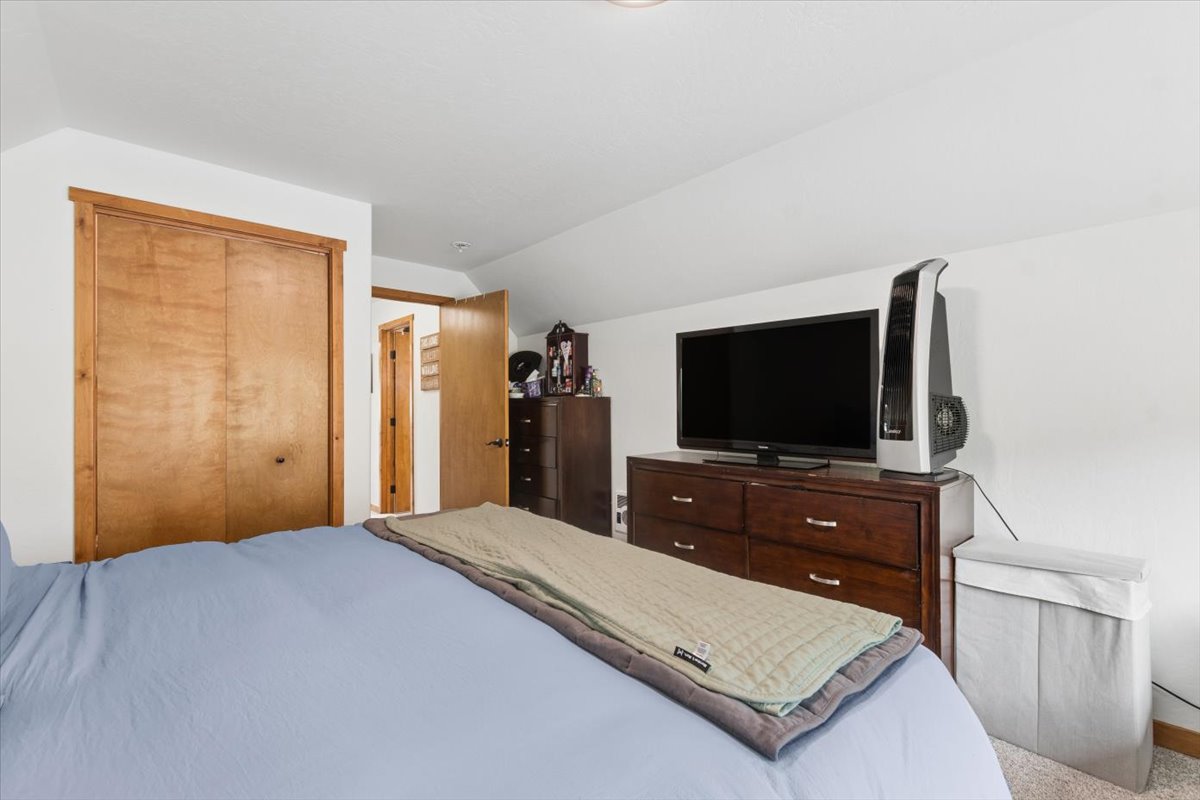 414 2nd Avenue E Property Photo 25
