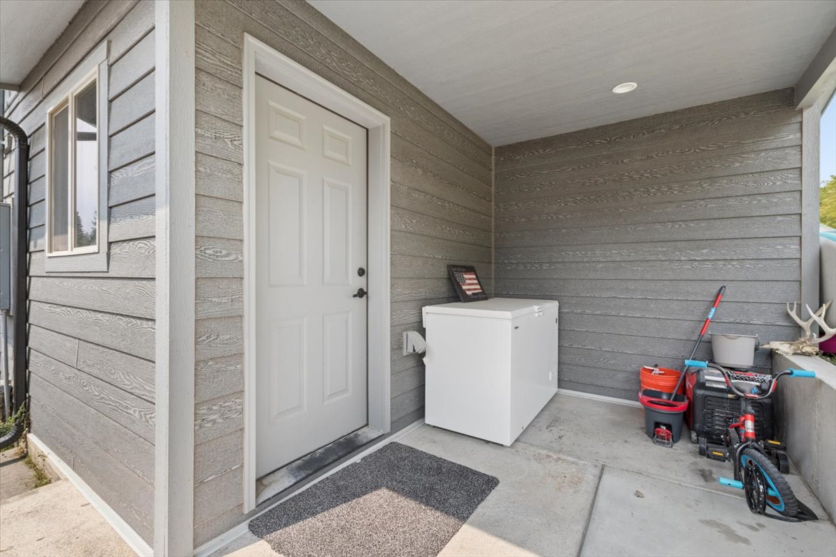 414 2nd Avenue E Property Photo 28