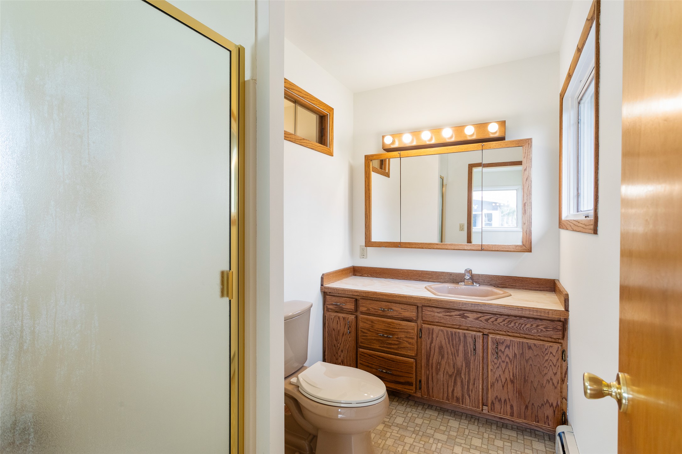 484 6th Avenue West North Property Photo 6