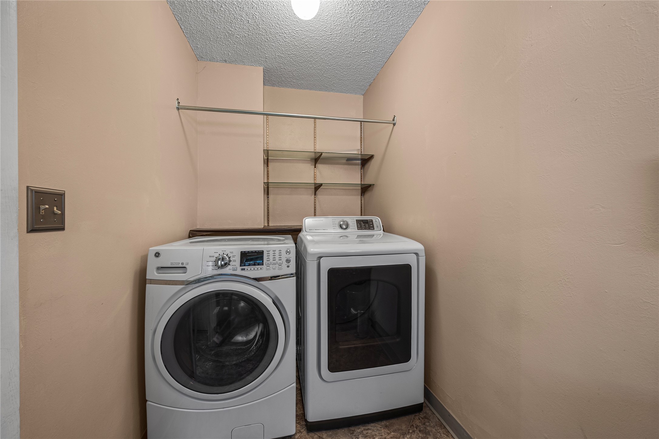 4619 Larch Avenue Property Photo 12