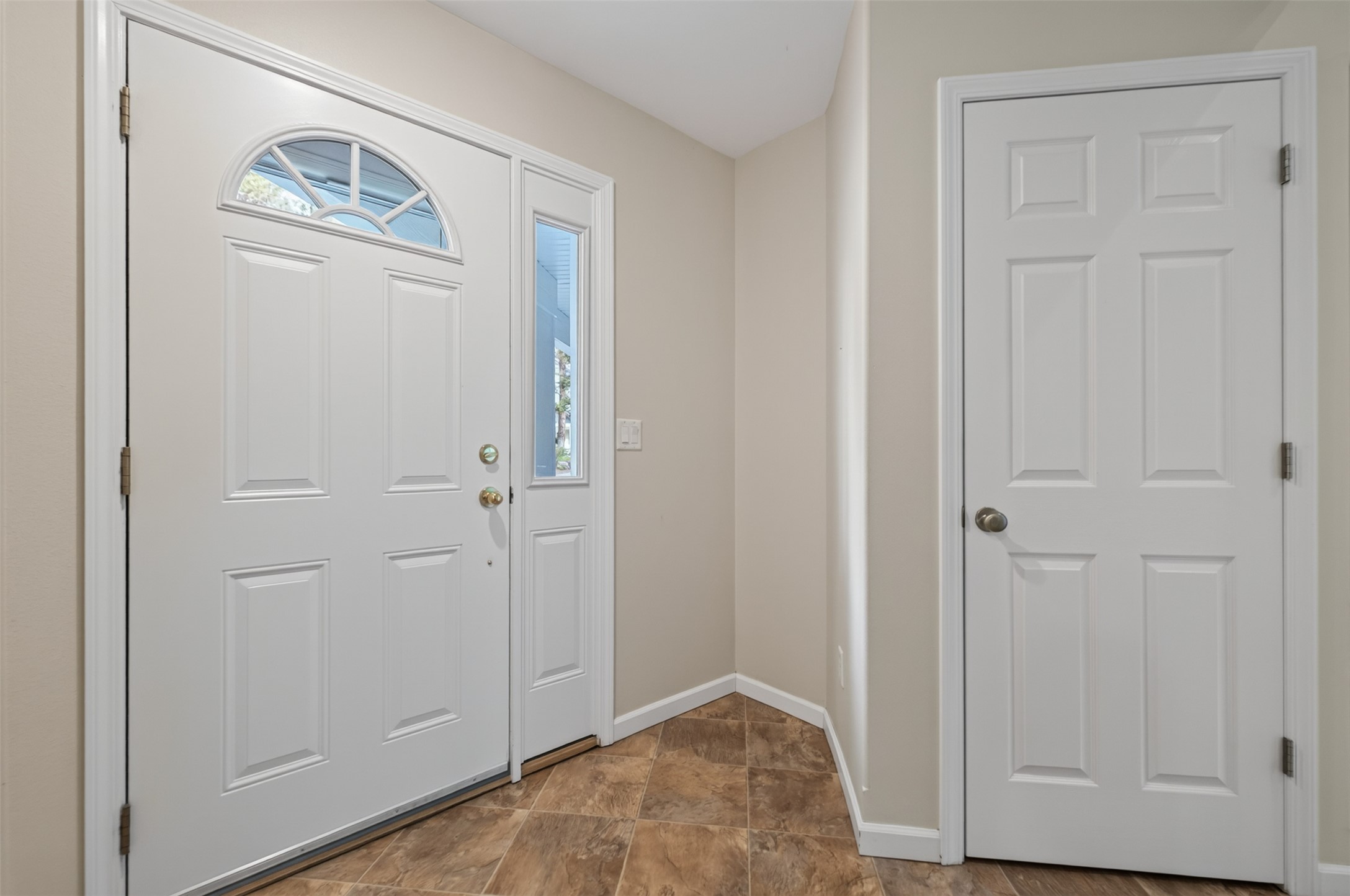 36 Stoney Brook Drive B Property Photo 6